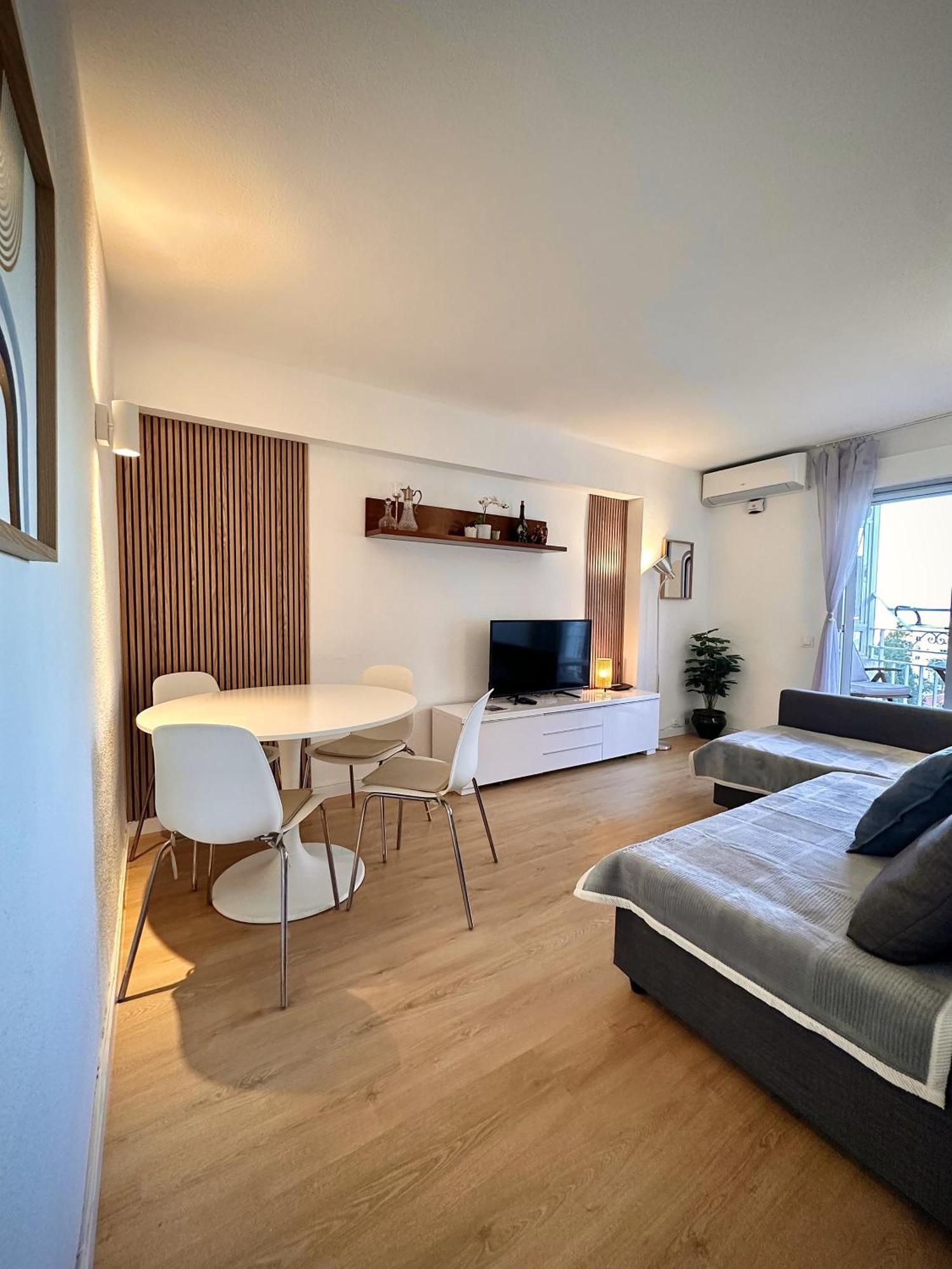 Apartment 2 Bedrooms And 2 Bathrooms With Sea View At Piscis Arroyo Benalmadena