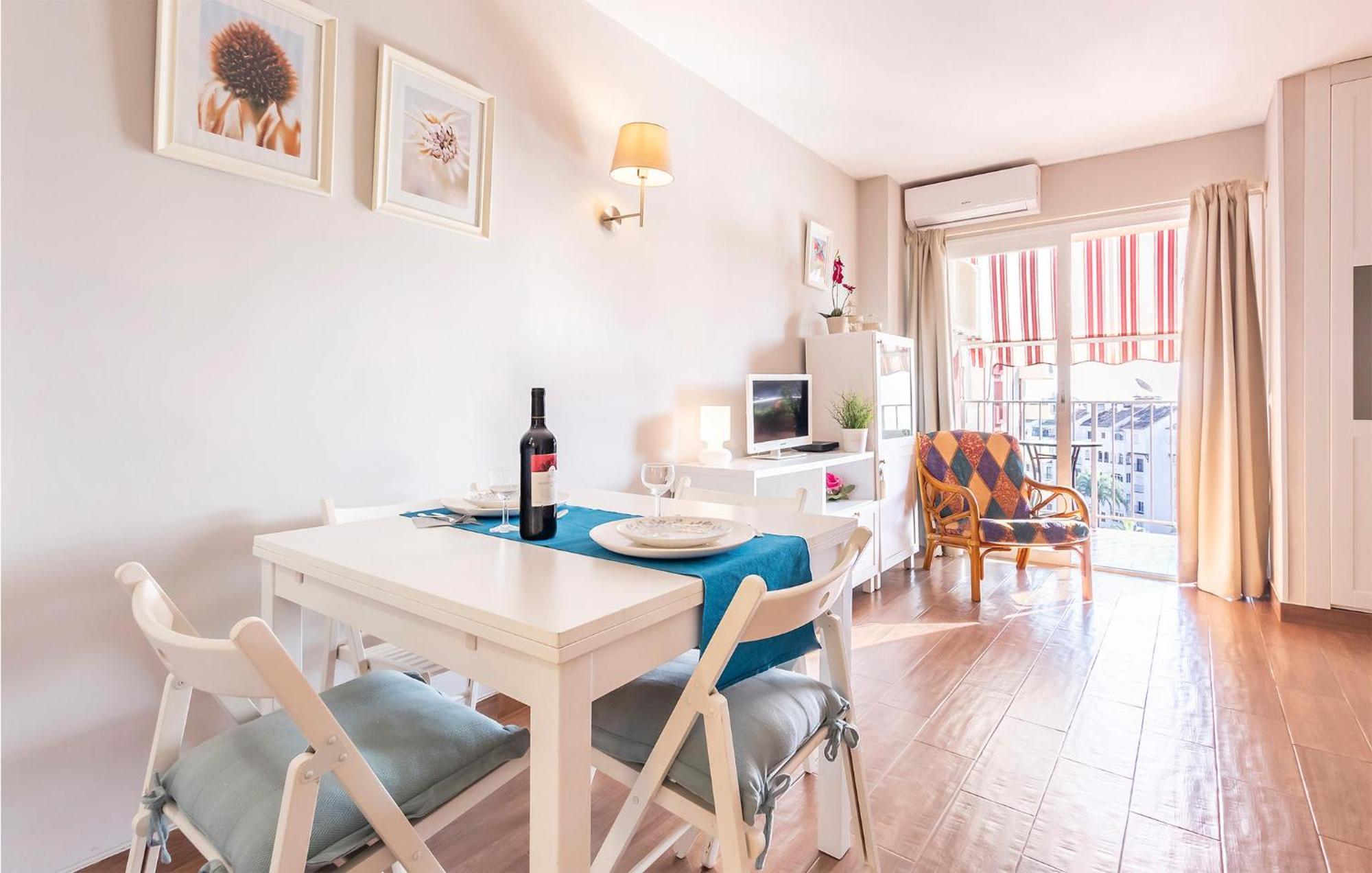 Apartment 1 Bedroom Gorgeous In
