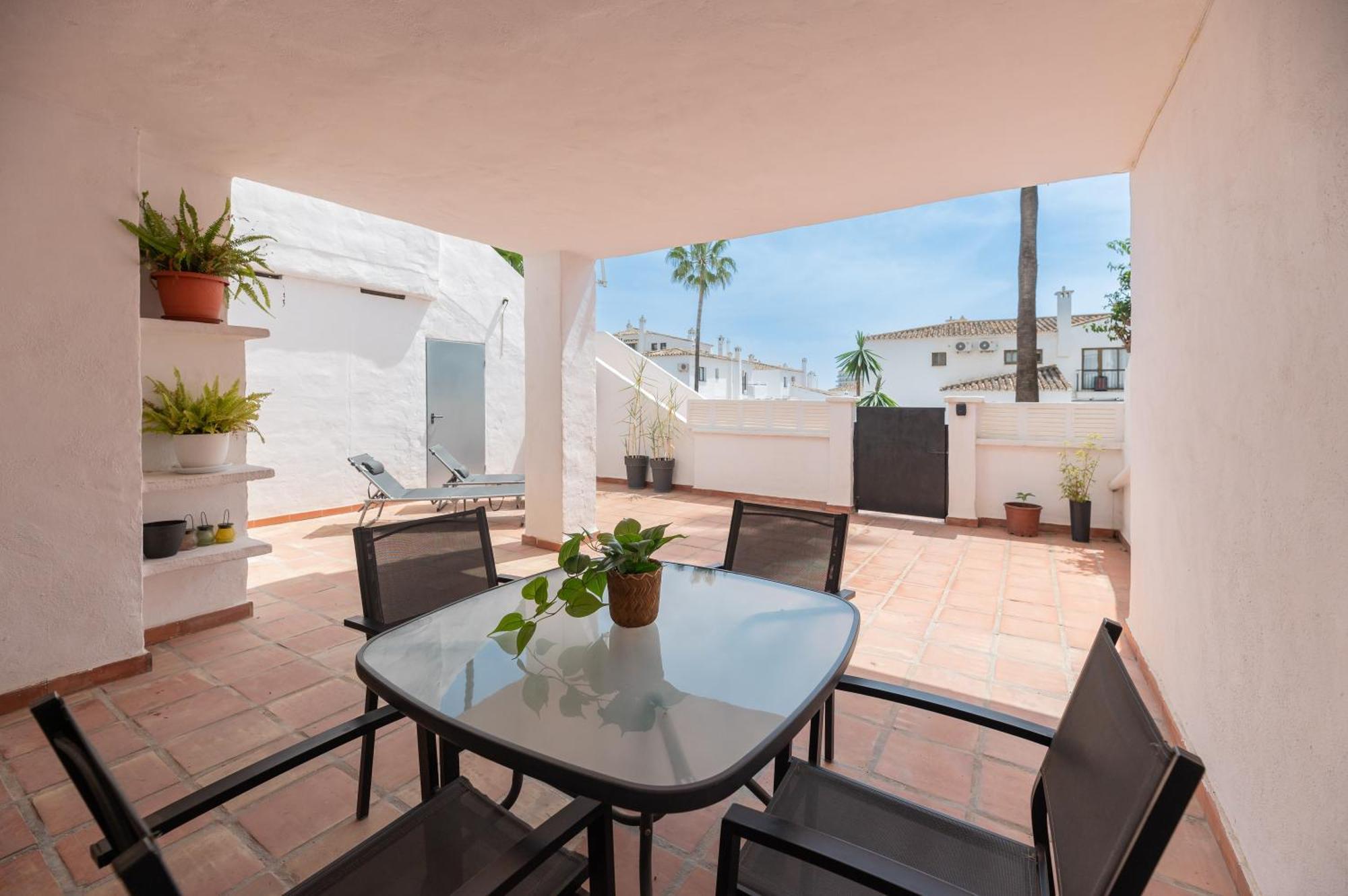 Con Amplio Porche Y Bbq Apartamento Benalmádena