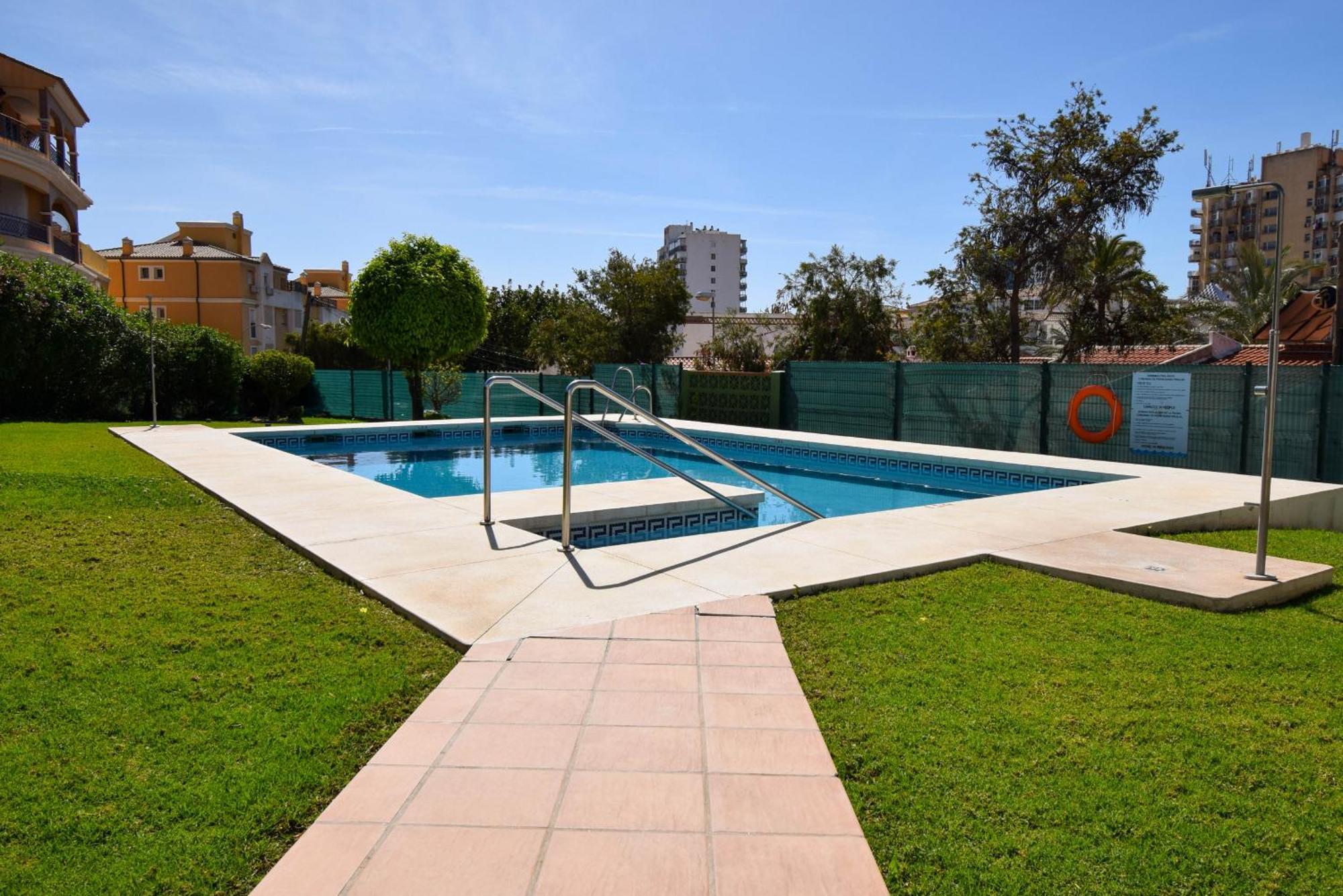 Apartment Ref 291 Con Terraza Y Piscina Cerca De La Playa Benalmadena