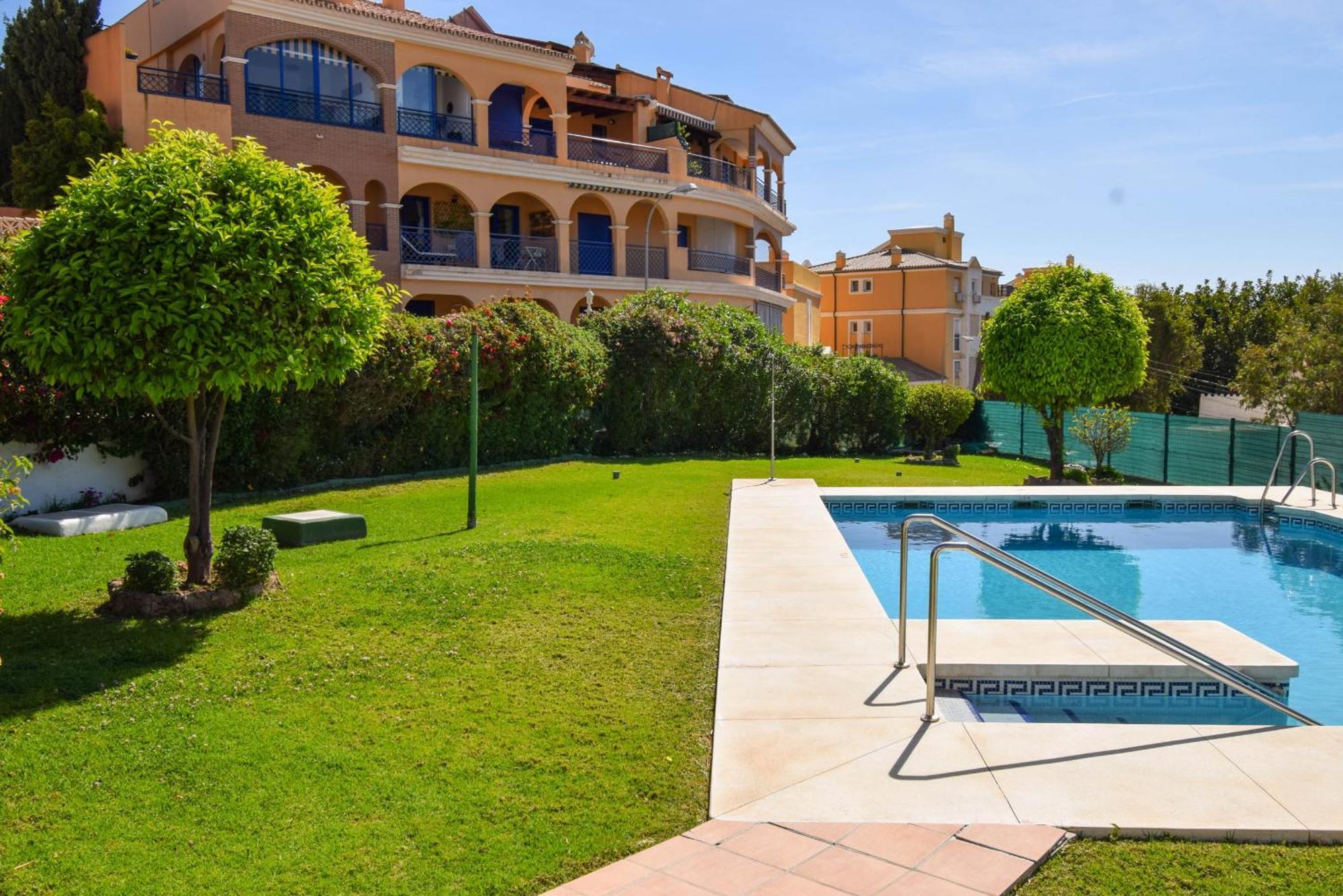Ref 291 Con Terraza Y Piscina Cerca De La Playa Benalmadena