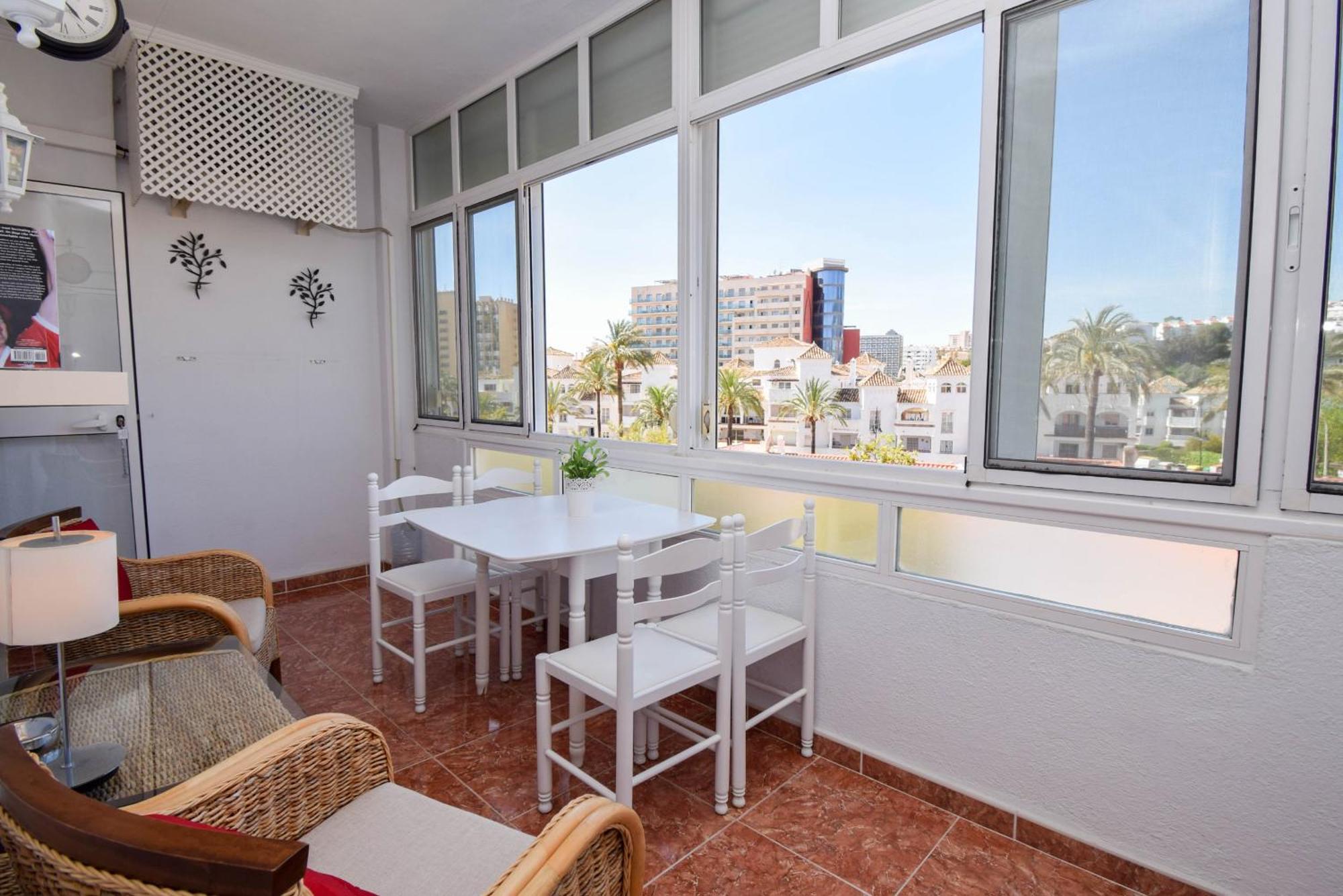 Apartment Ref 291 Con Terraza Y Piscina Cerca De La Playa Benalmadena