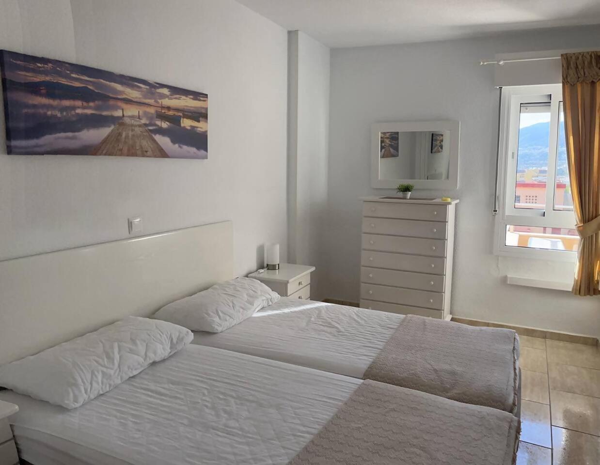 Panoramic Views Cozy Center Apartment *