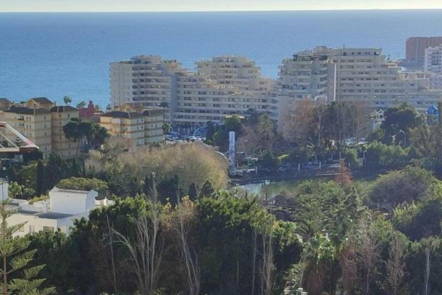 Panoramic Views Cozy Center Apartment *