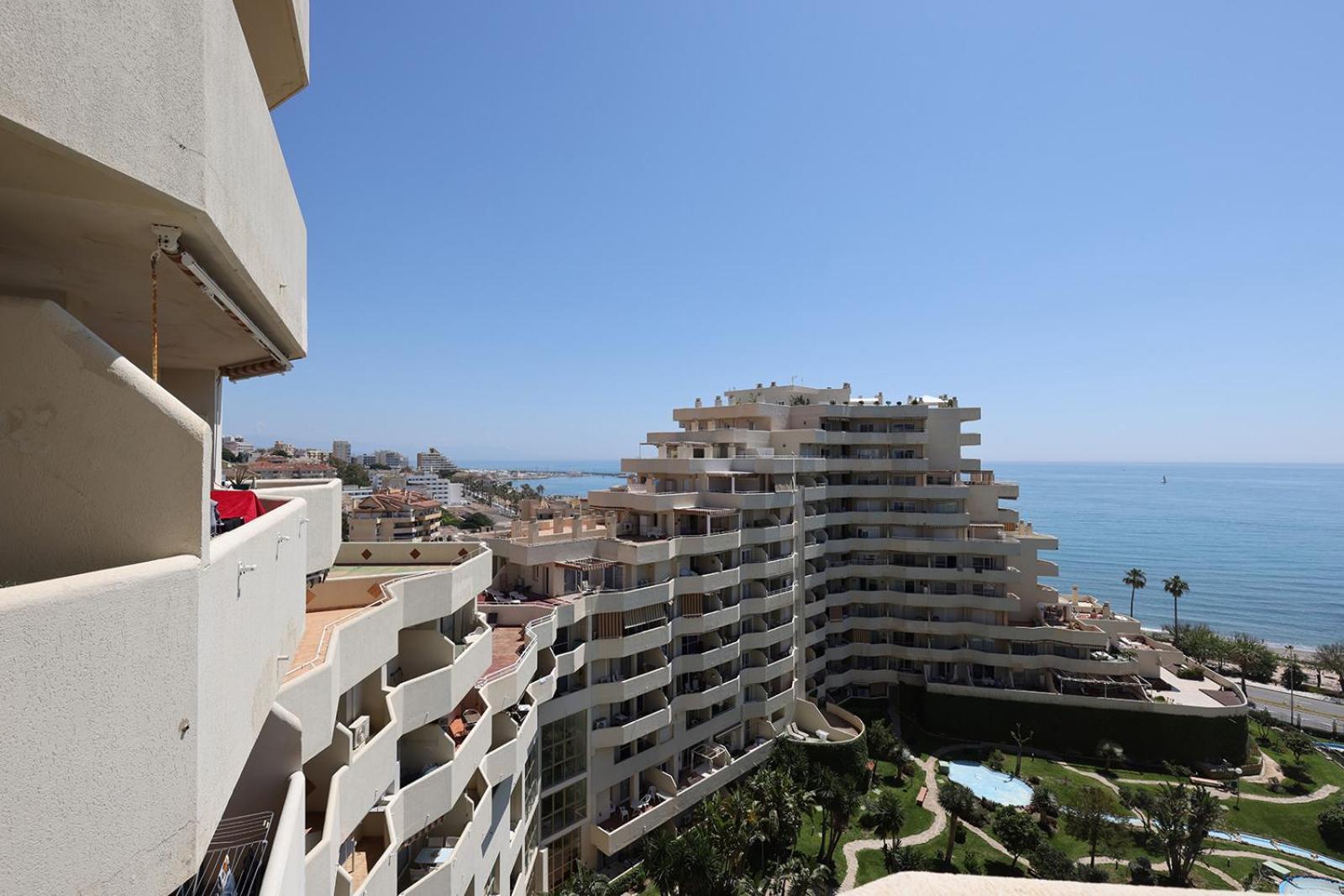 Charming In Benalbeach With Garden And Sea View Apartment *