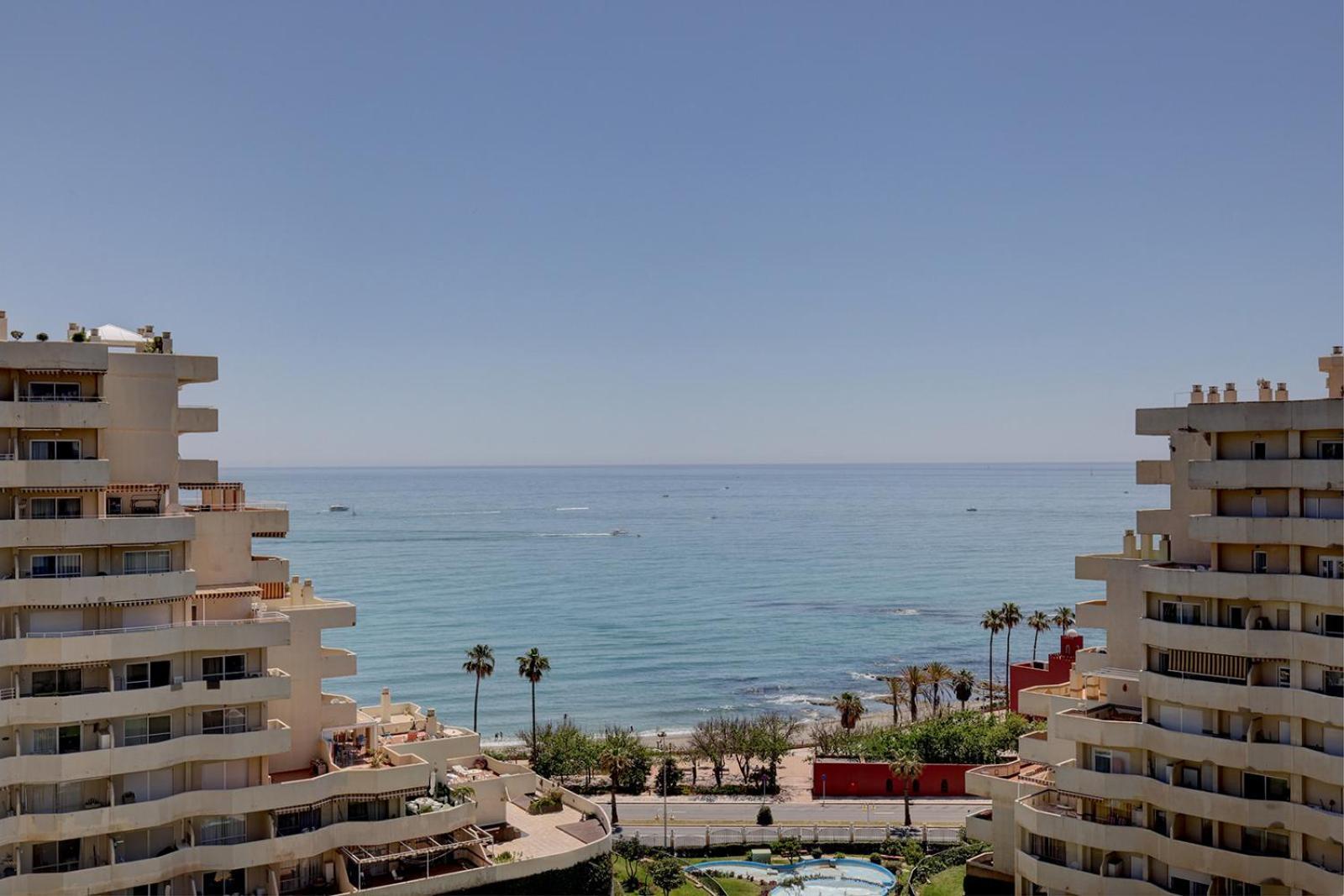 Charming In Benalbeach With Garden And Sea View Apartment *