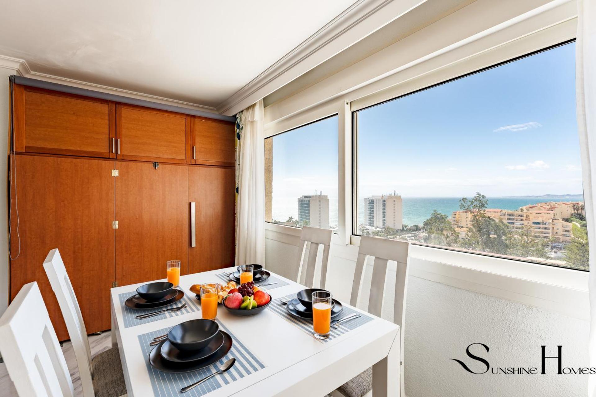 Marvelous Views, Pools, Steps To The Beach! Apartment