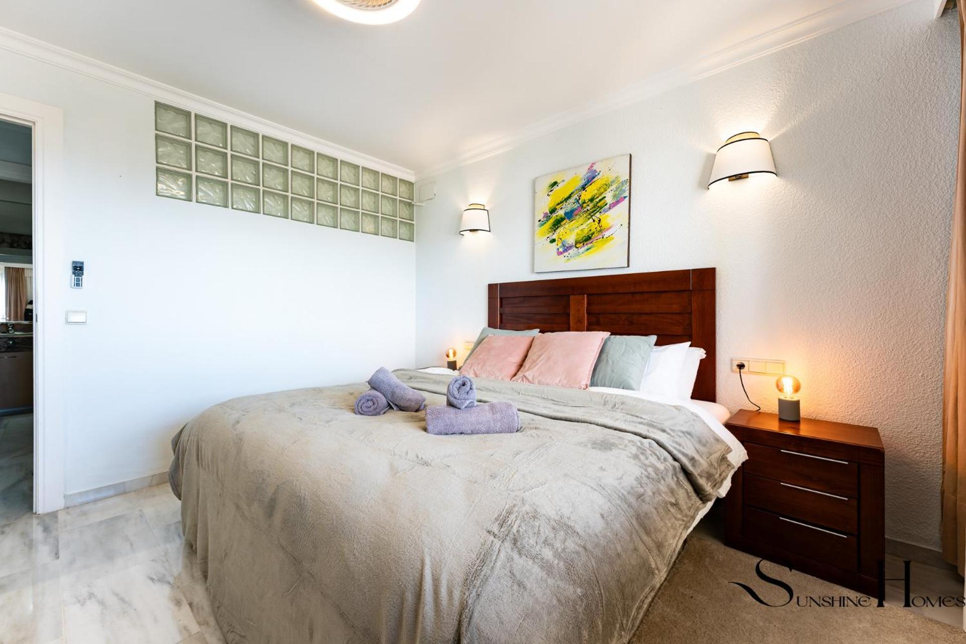 Apartment Marvelous Views, Pools, Steps To The Beach!