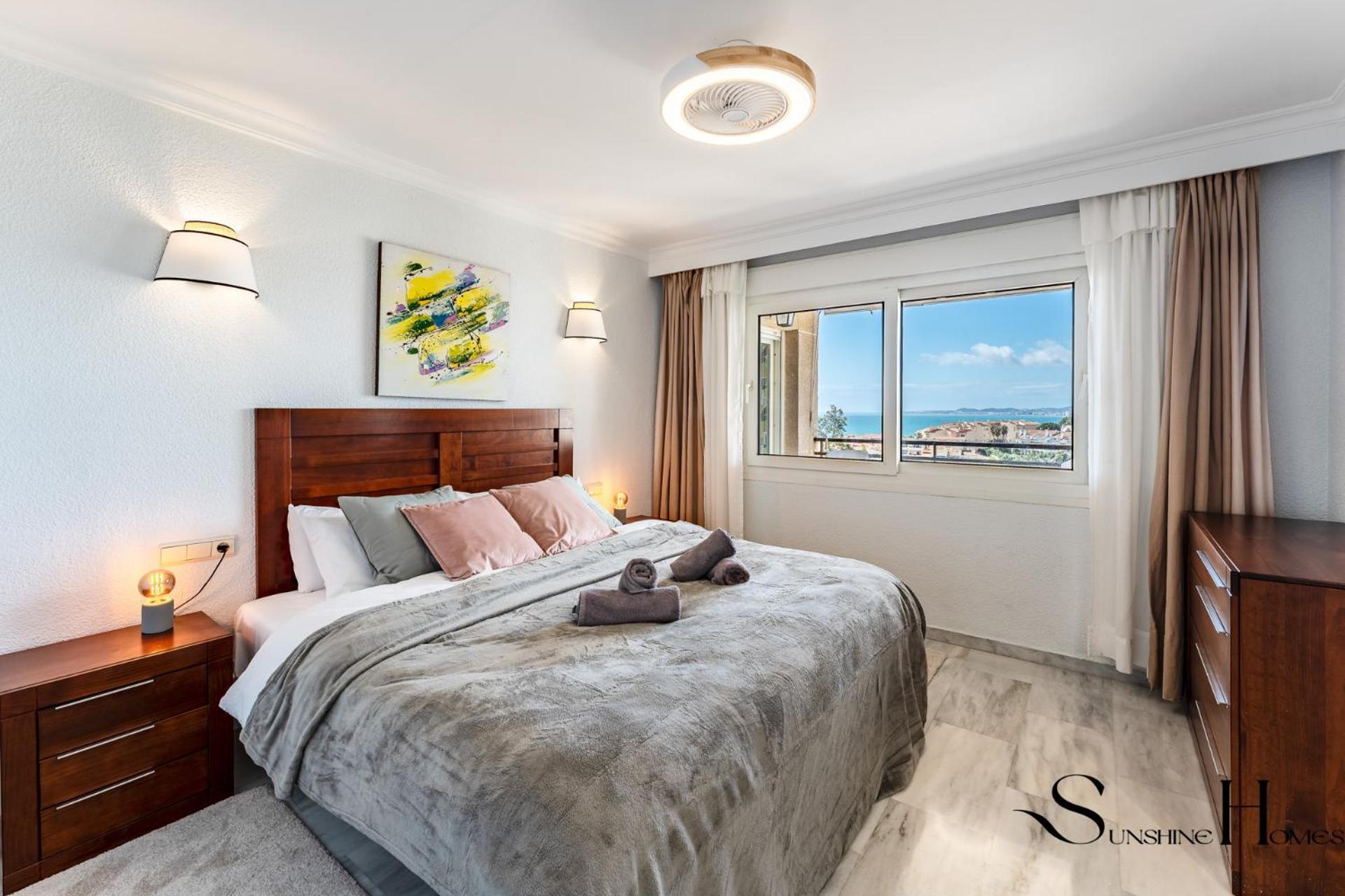 Apartment Marvelous Views, Pools, Steps To The Beach! *