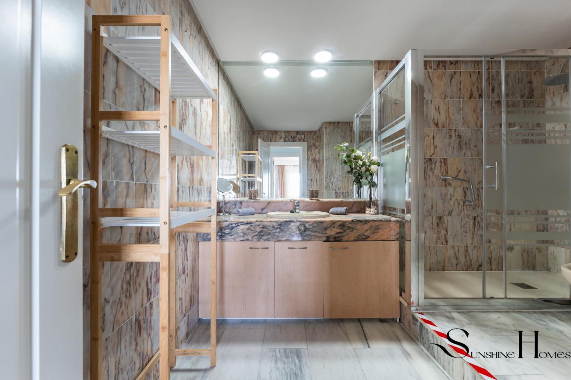 Marvelous Views, Pools, Steps To The Beach! Apartment