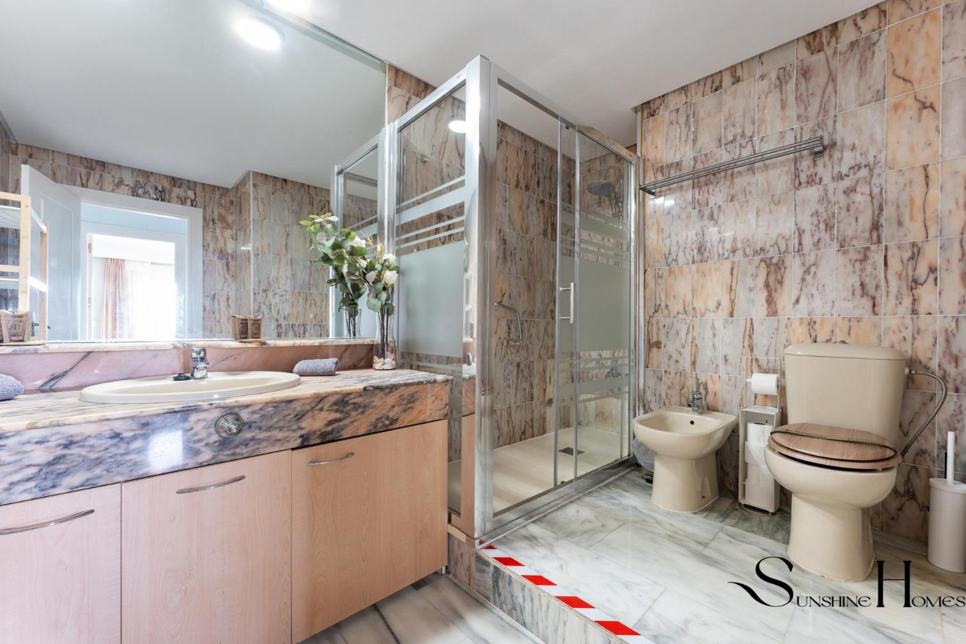 Apartment Marvelous Views, Pools, Steps To The Beach! *