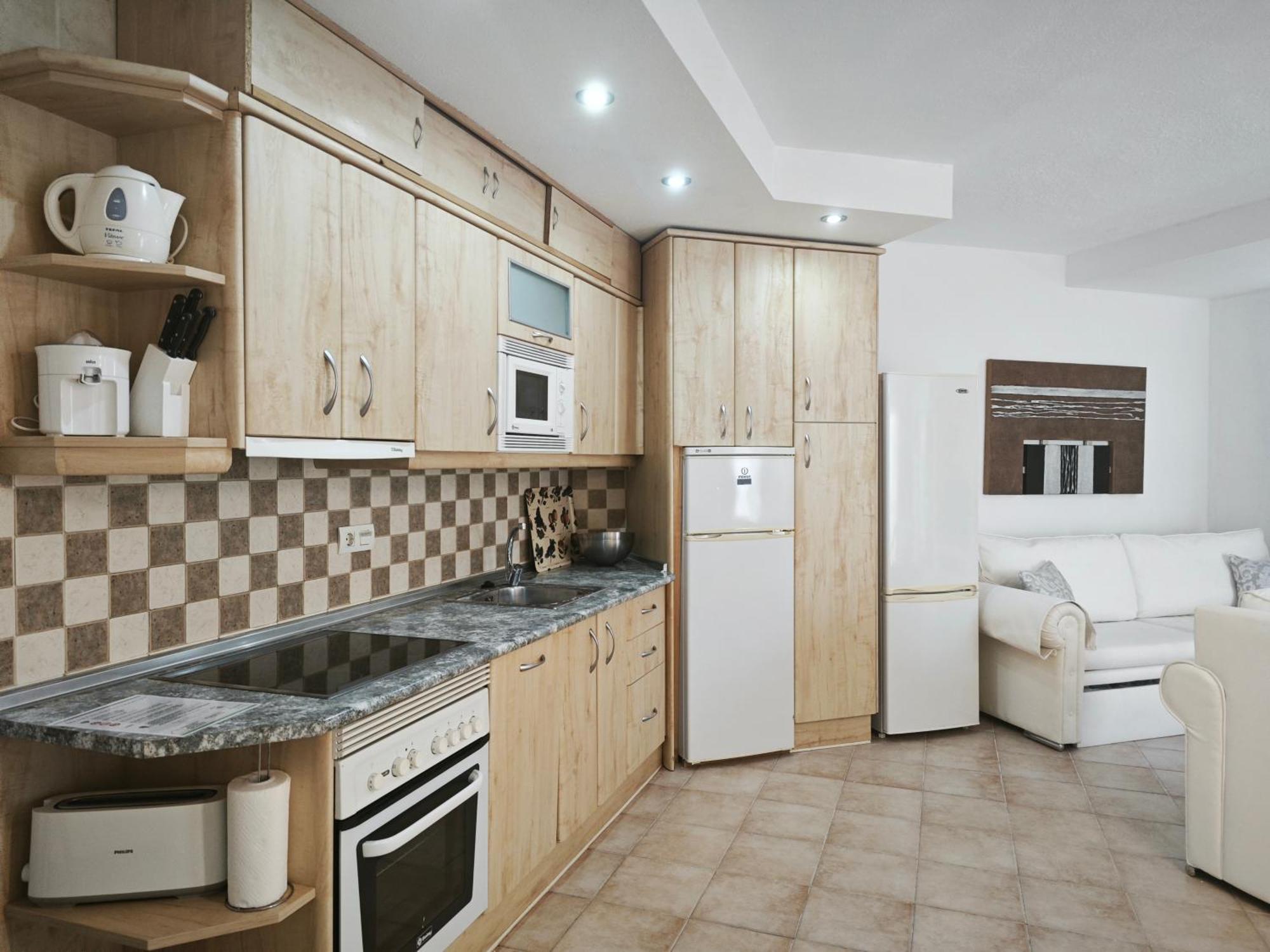 New Wonderful Holidays Benalbeach Apartment