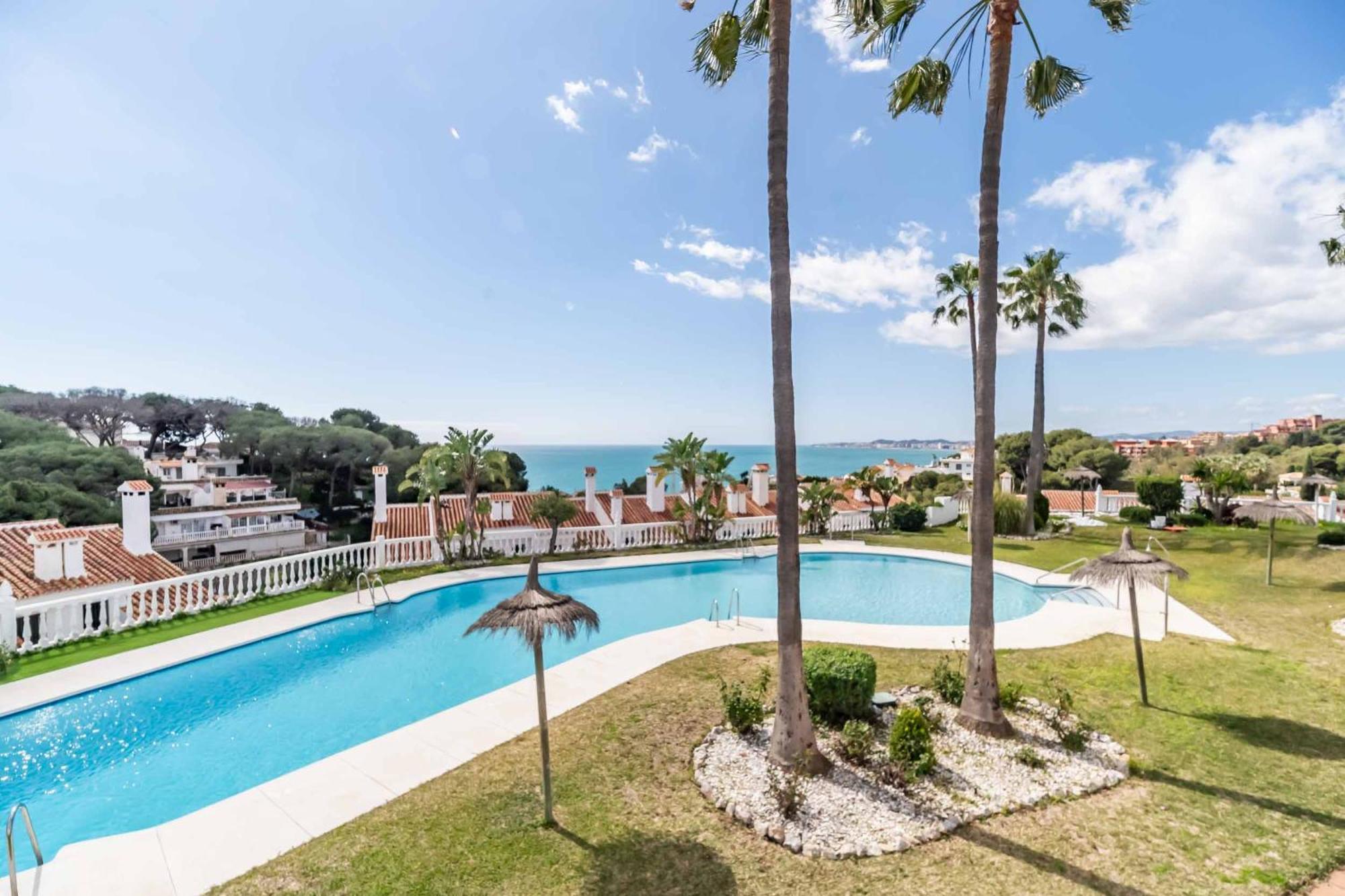 128 - Beautiful Townhouse With Pool, Apartment Benalmadena