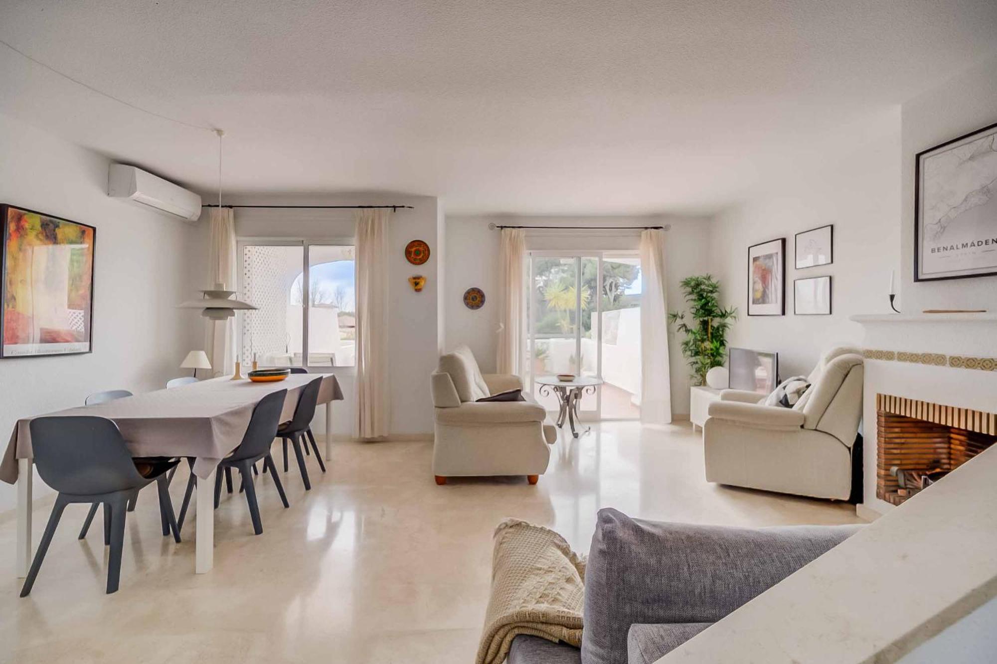 128 - Beautiful Townhouse With Pool, Apartment *
