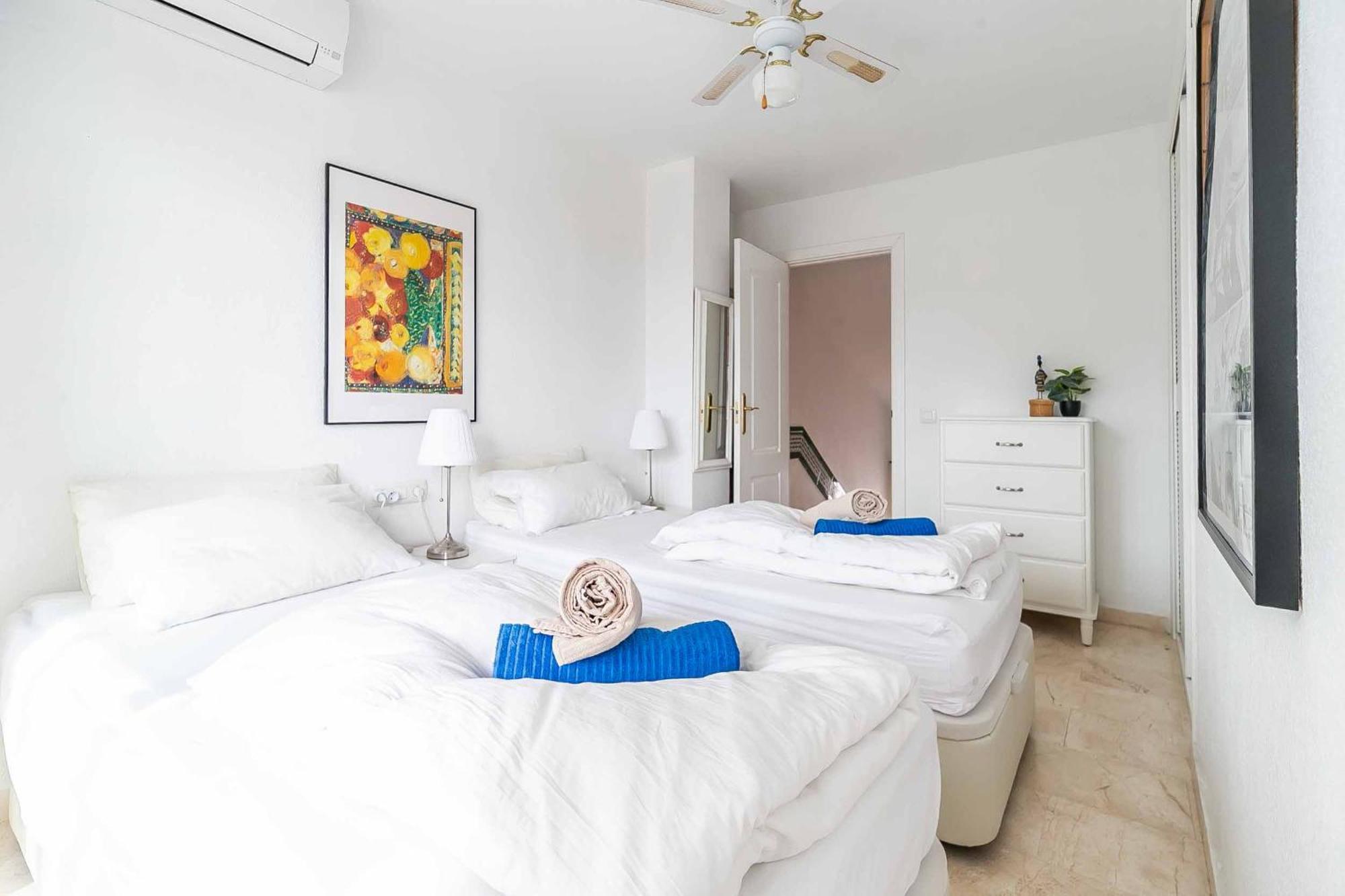 128 - Beautiful Townhouse With Pool, Apartment