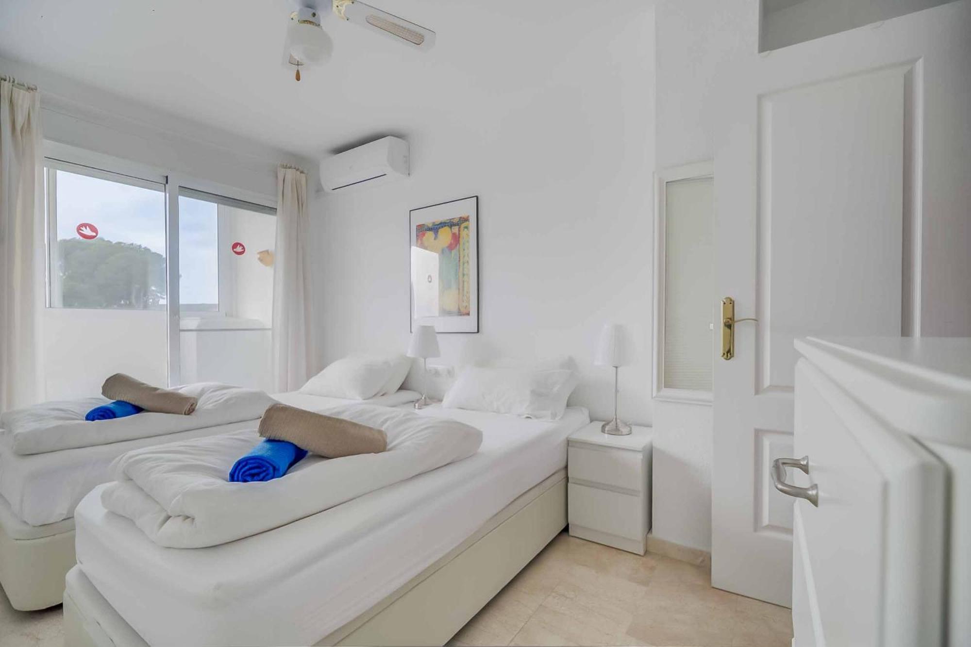 128 - Beautiful Townhouse With Pool,