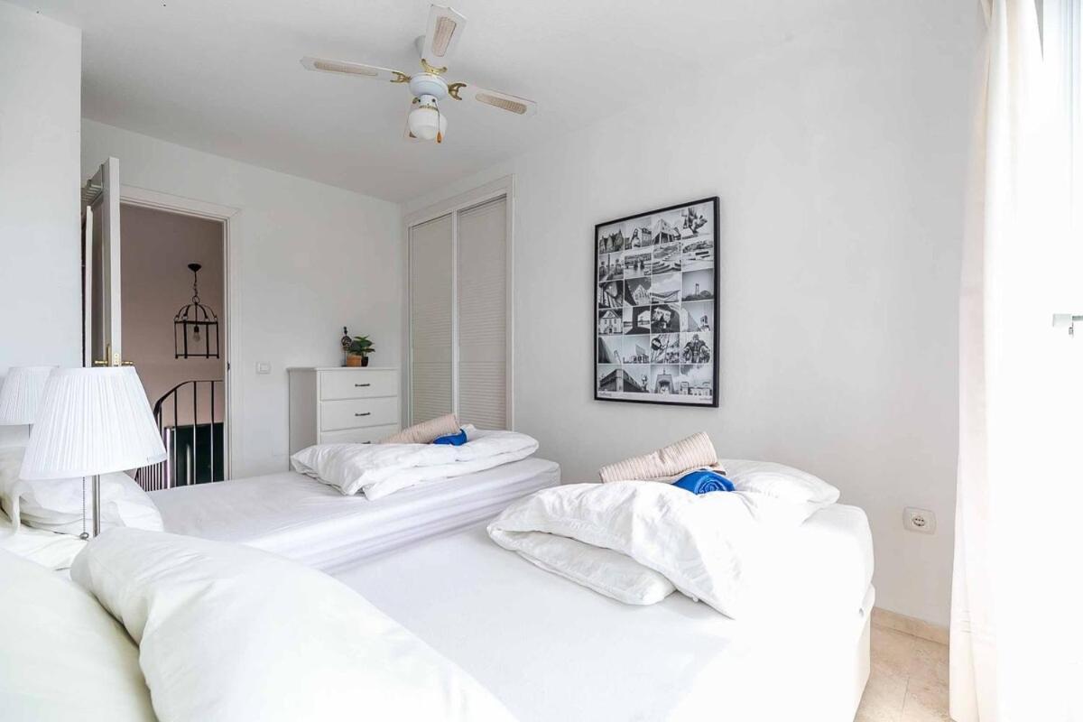 128 - Beautiful Townhouse With Pool, Apartment