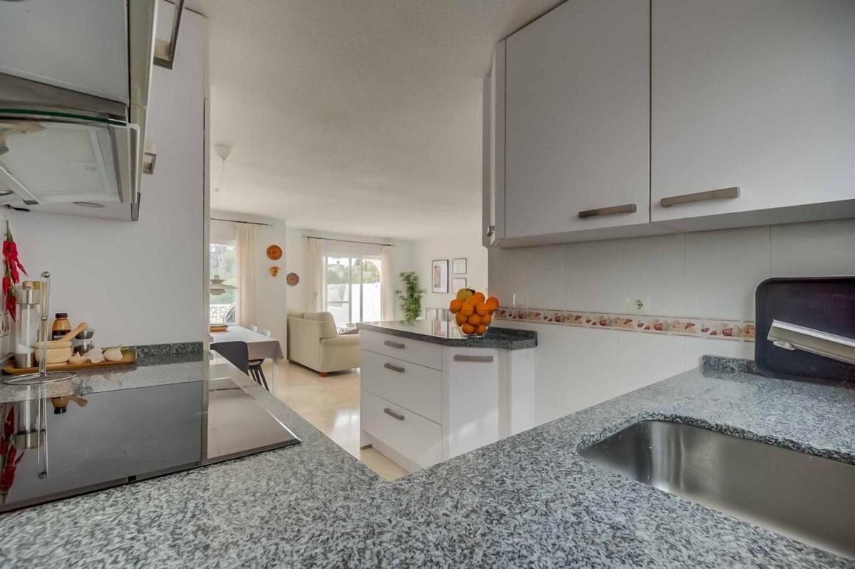 128 - Beautiful Townhouse With Pool, Apartment *