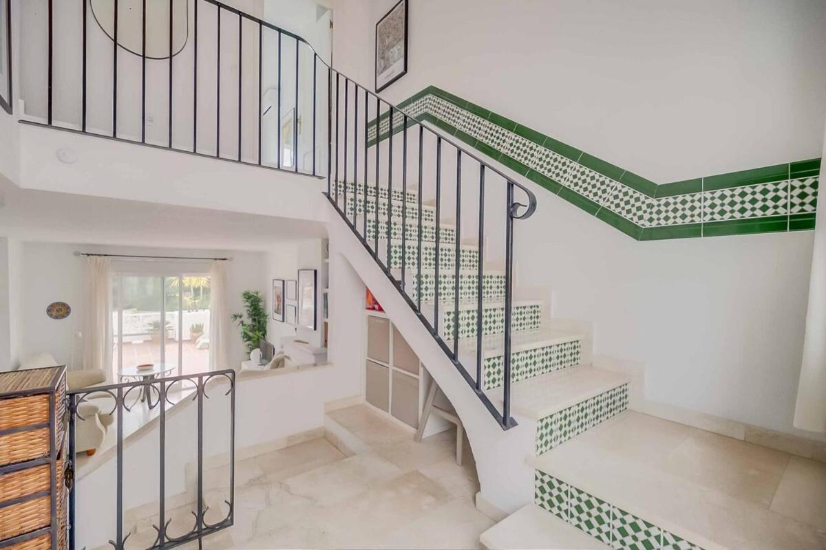128 - Beautiful Townhouse With Pool, Apartment *