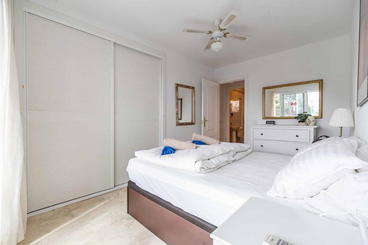 128 - Beautiful Townhouse With Pool,