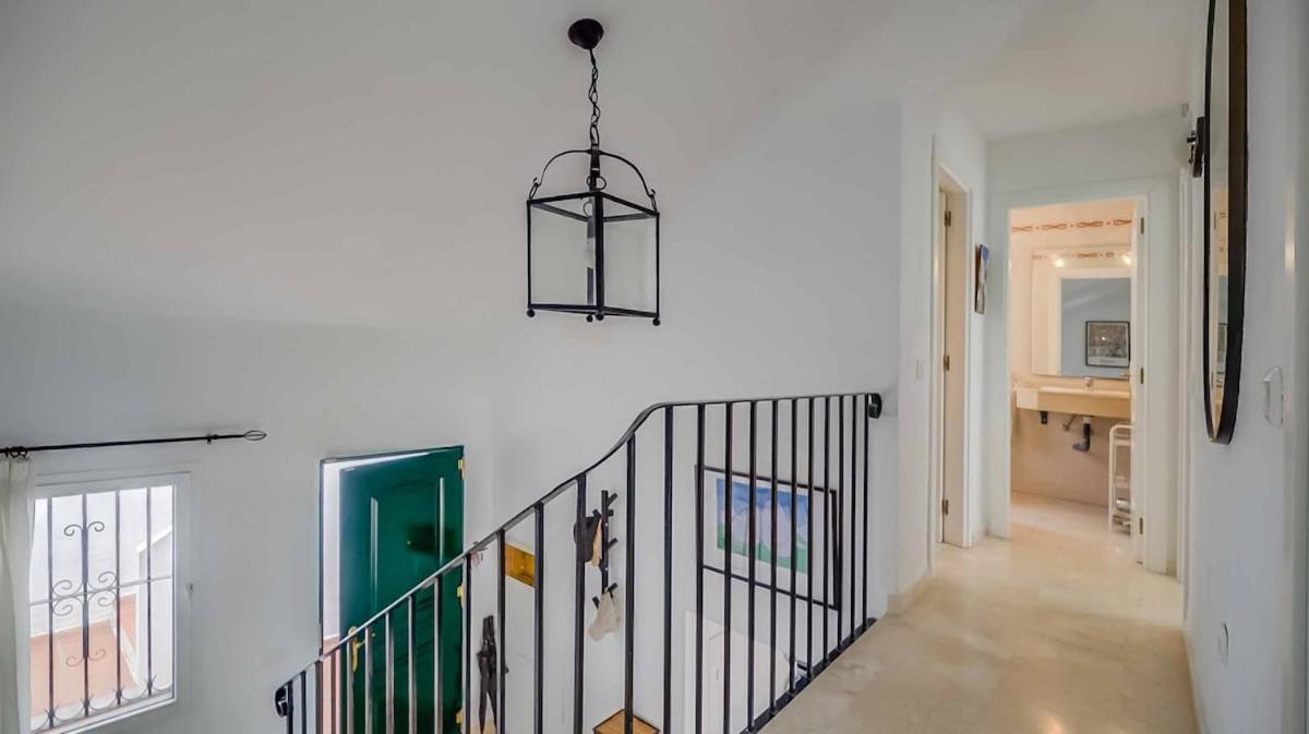 128 - Beautiful Townhouse With Pool, Apartment
