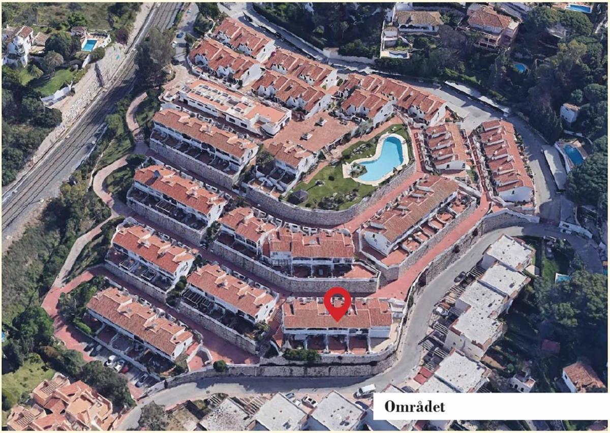 128 - Beautiful Townhouse With Pool, Apartment *