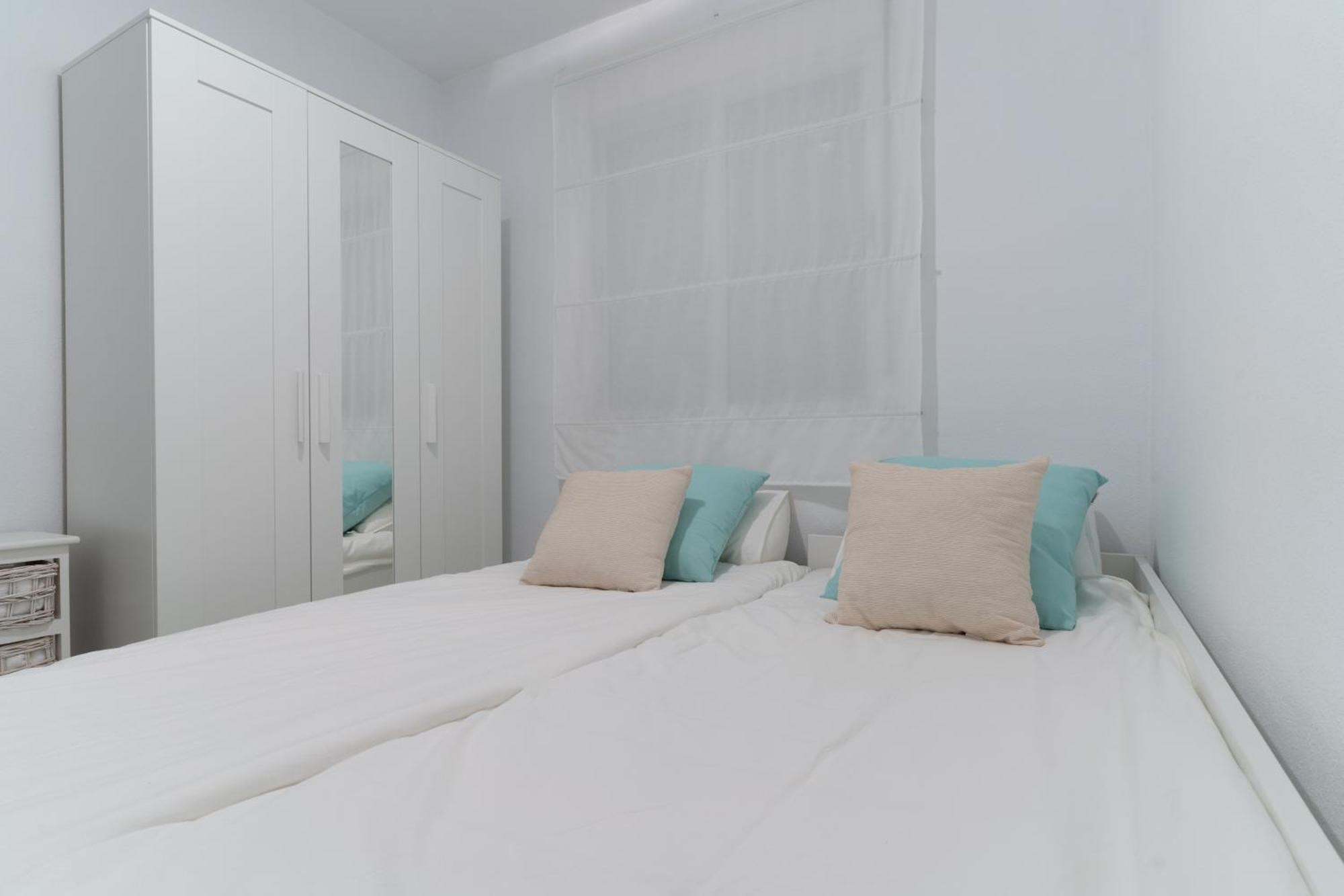 Apartment Aqua - 2 Bedrooms, Terrace & Pool - Benalmadena