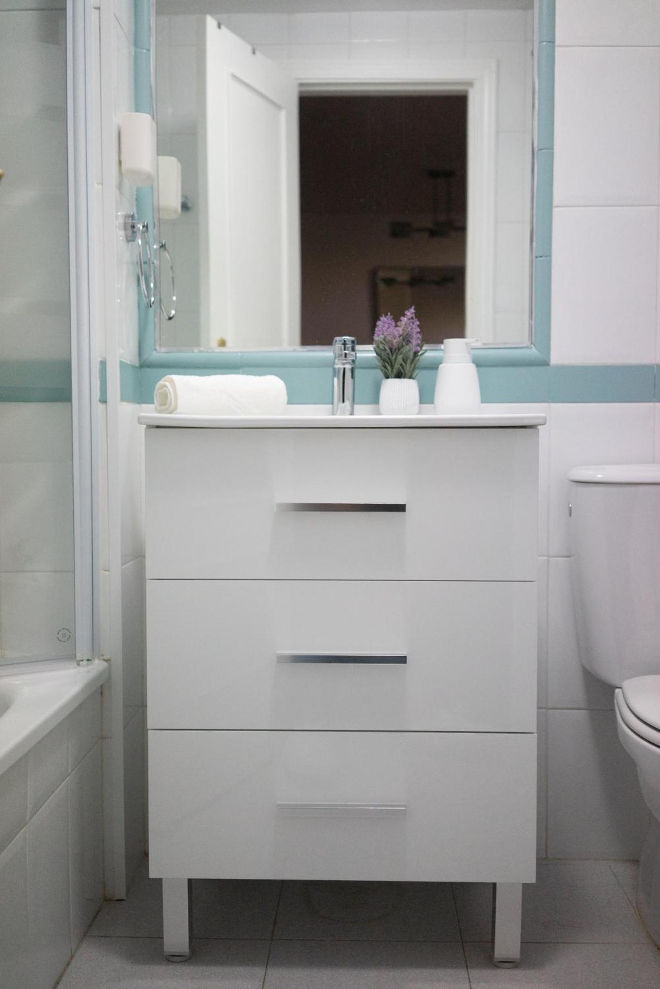 Aqua - 2 Bedrooms, Terrace & Pool - *