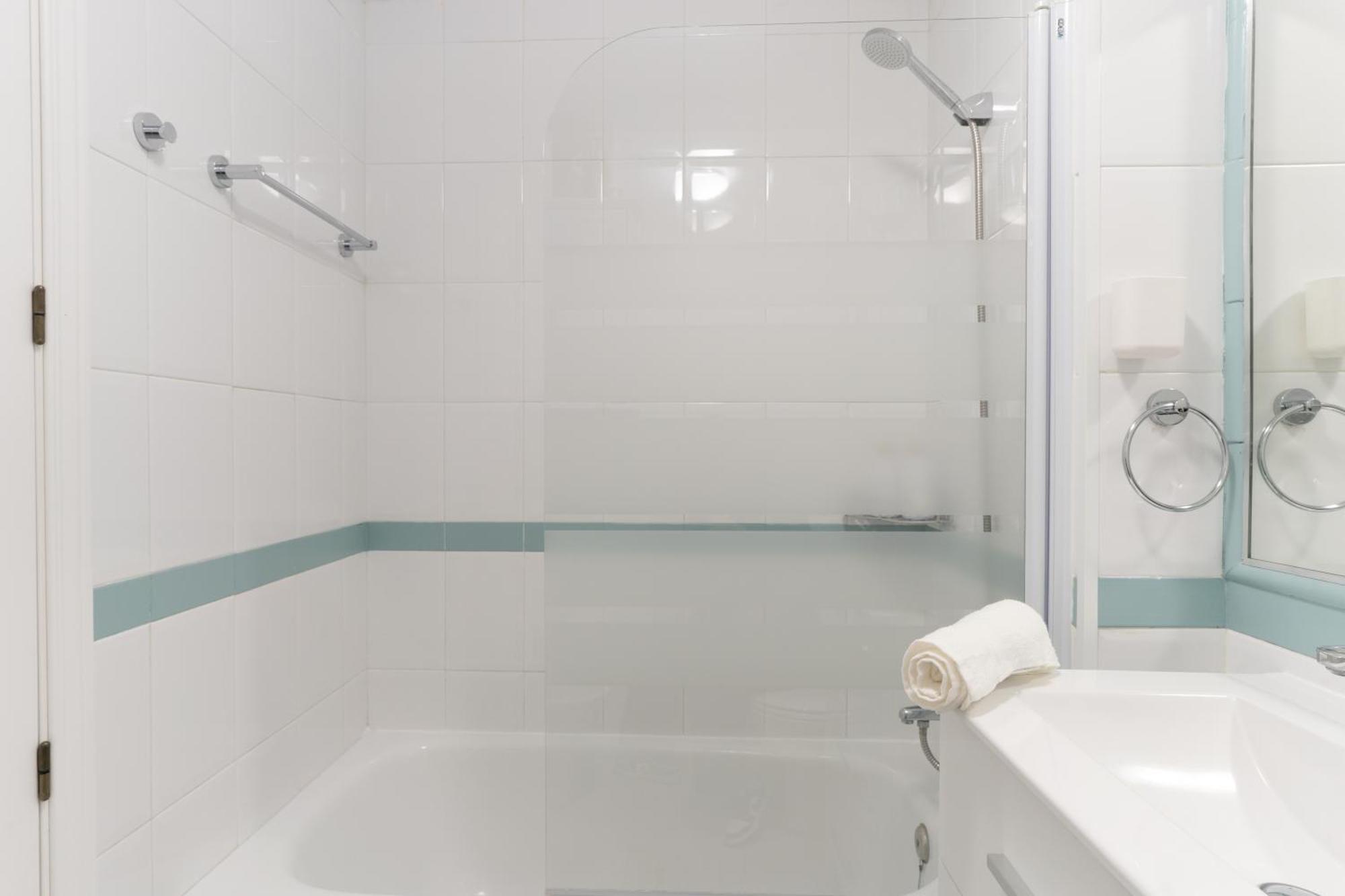 Aqua - 2 Bedrooms, Terrace & Pool - Apartment Benalmadena