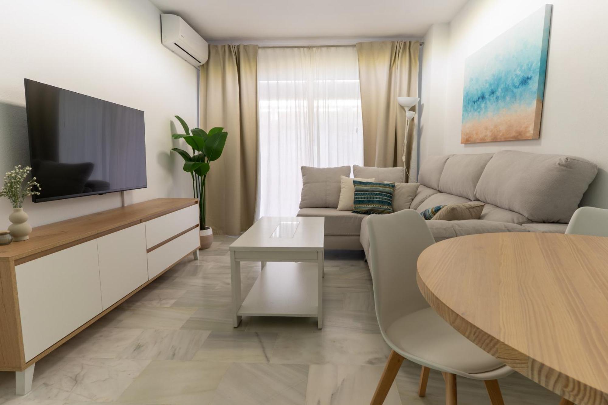 Aqua - 2 Bedrooms, Terrace & Pool - *