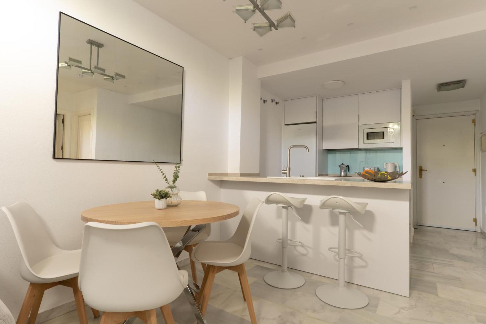 Aqua - 2 Bedrooms, Terrace & Pool - Apartment Benalmadena
