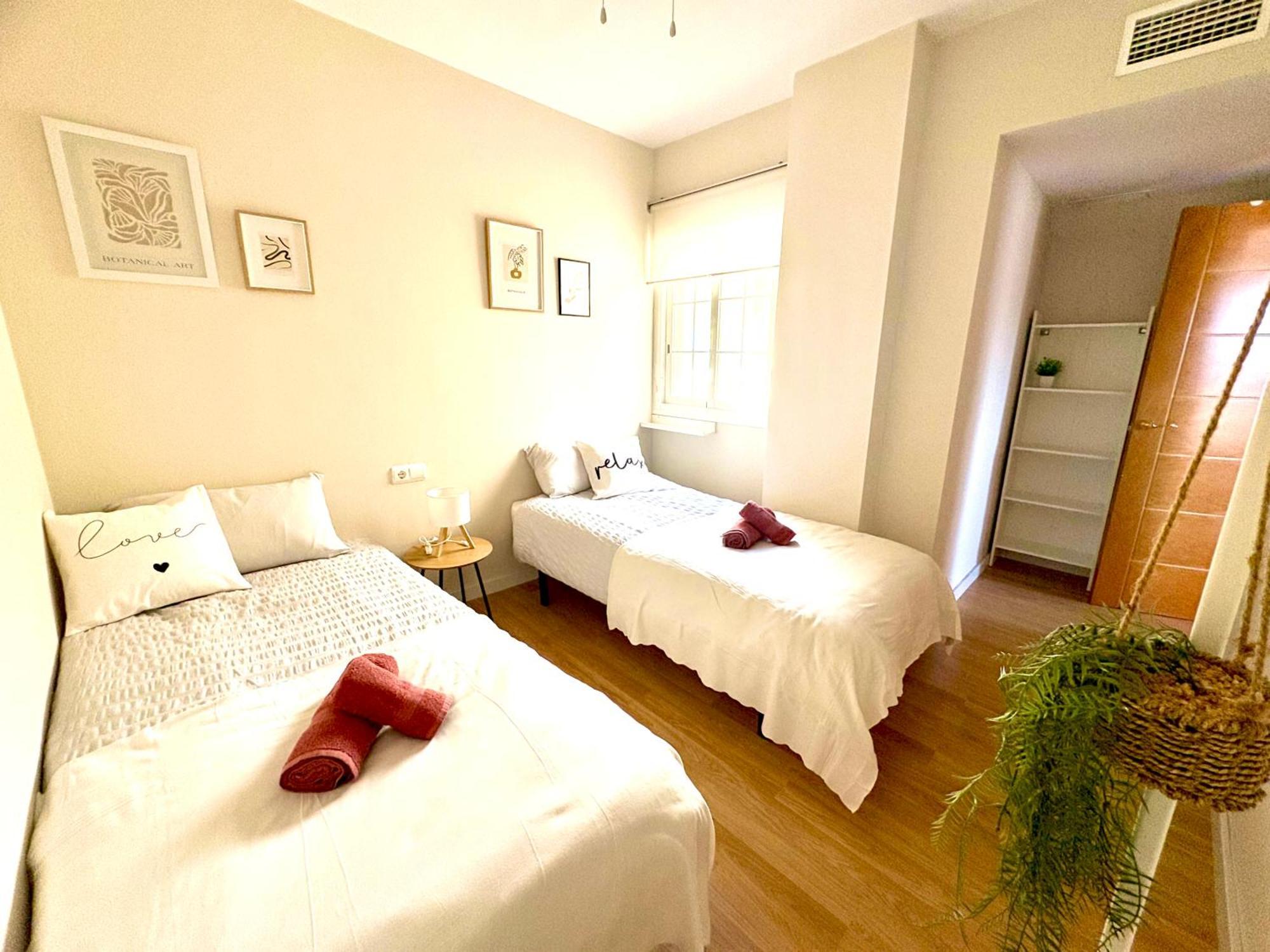Atico Sea Views - 2 Bedrooms *
