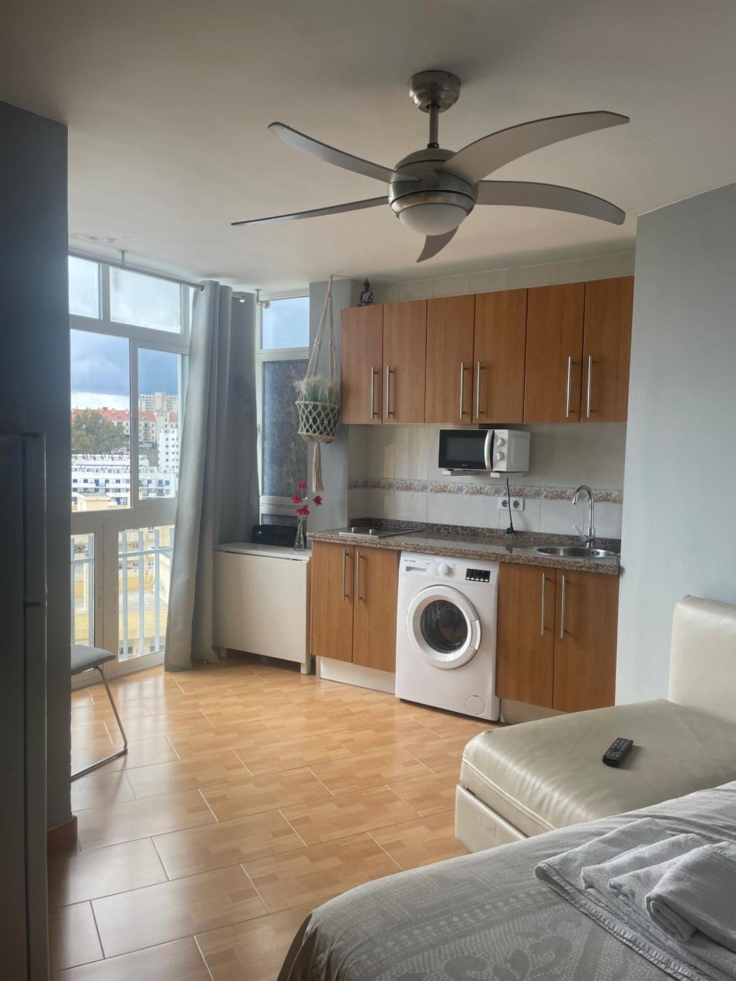 ,apartamento-estudio Primera Línea De Playa Bed and breakfast Benalmádena