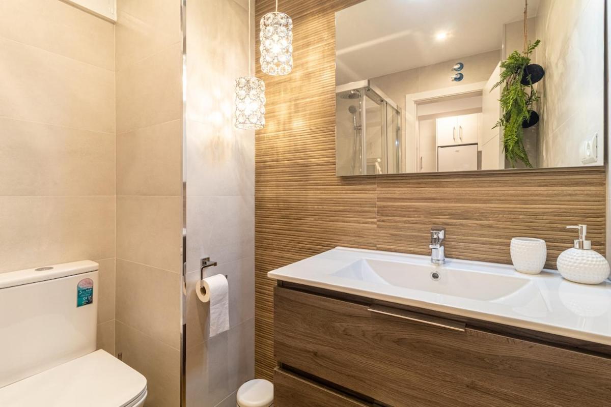 1st Line Beachfront With Direct Access To Apartment Benalmádena