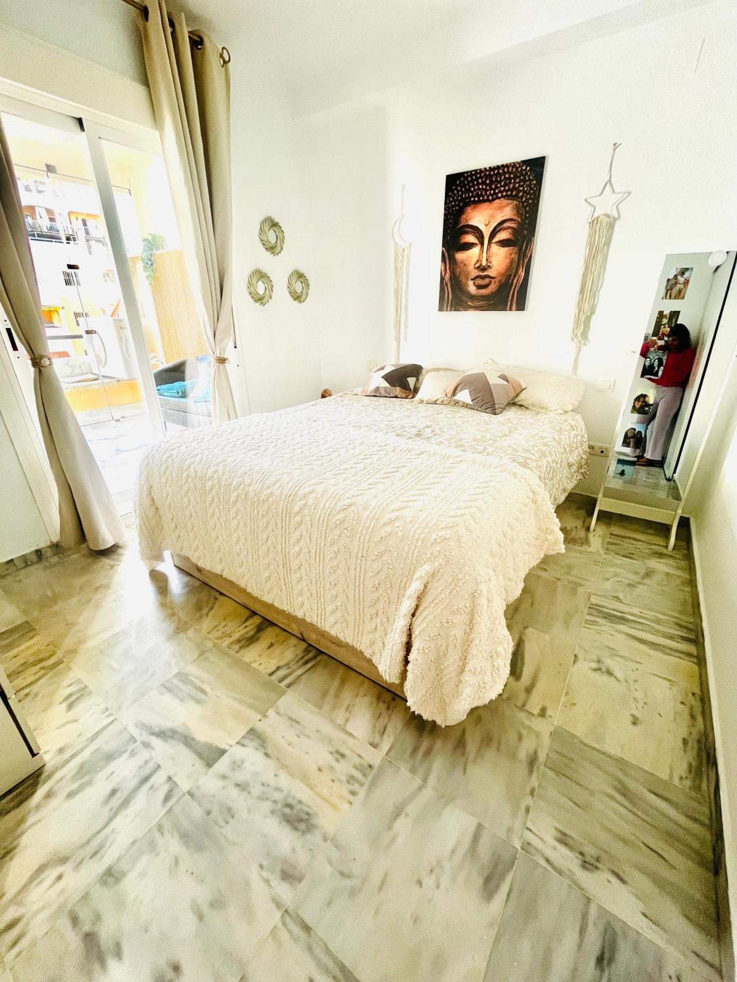 Piso En Zona Tranquila De - Torrequebrada Golf Apartment *