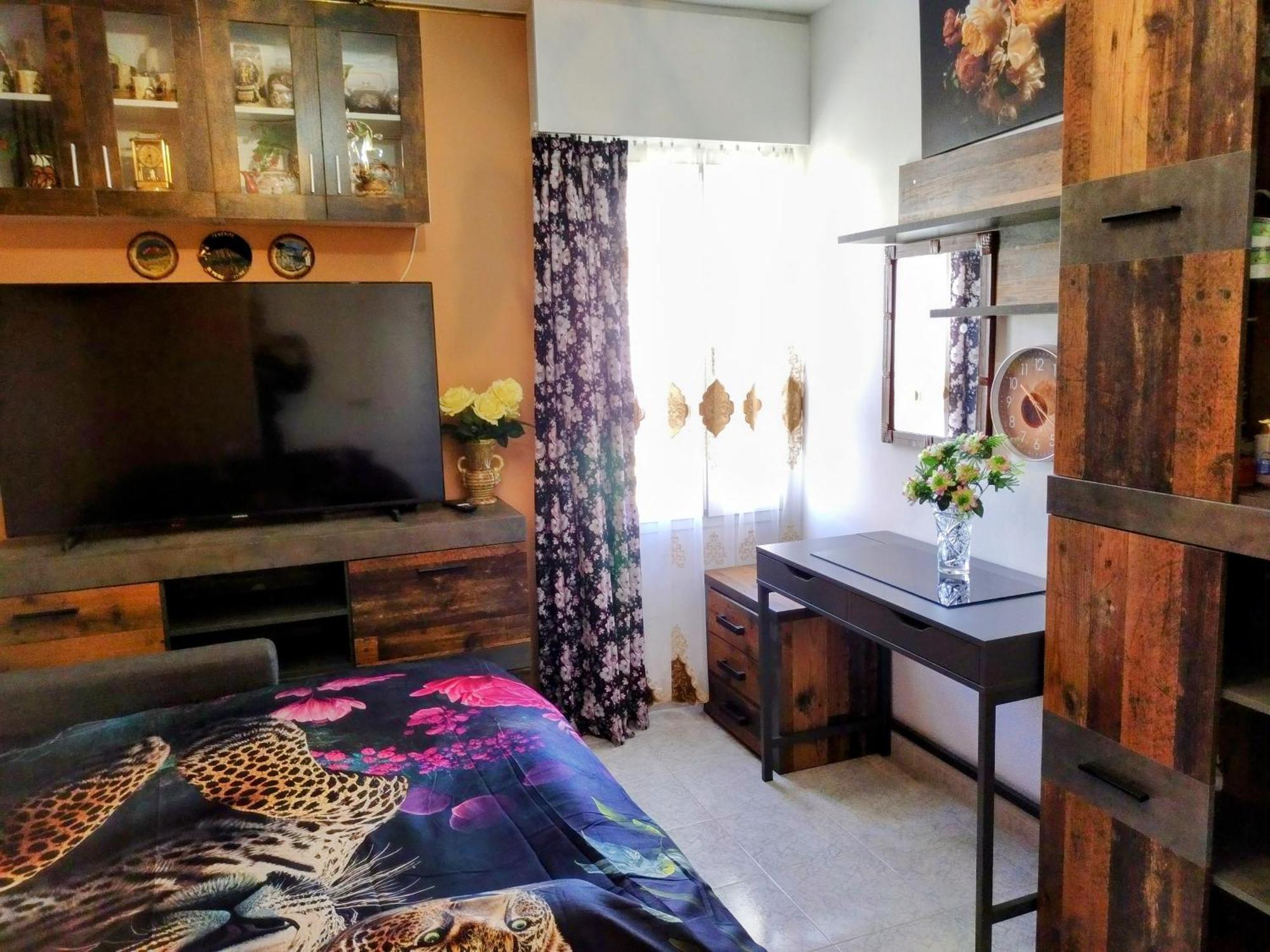 Helena Apartment *