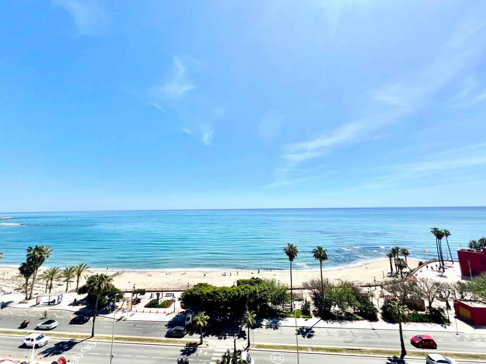Large Deluxe Front Sea View Benalbeach Apartamento *