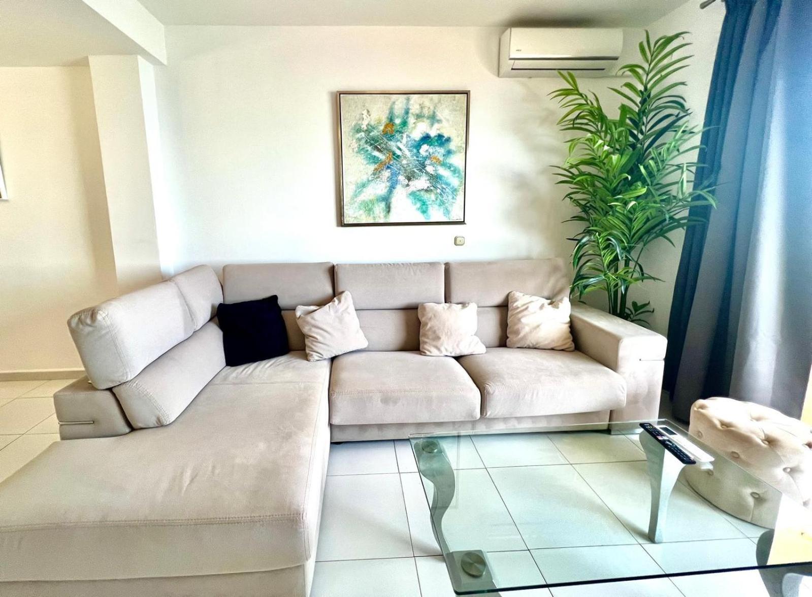 Large Deluxe Front Sea View Benalbeach Apartamento