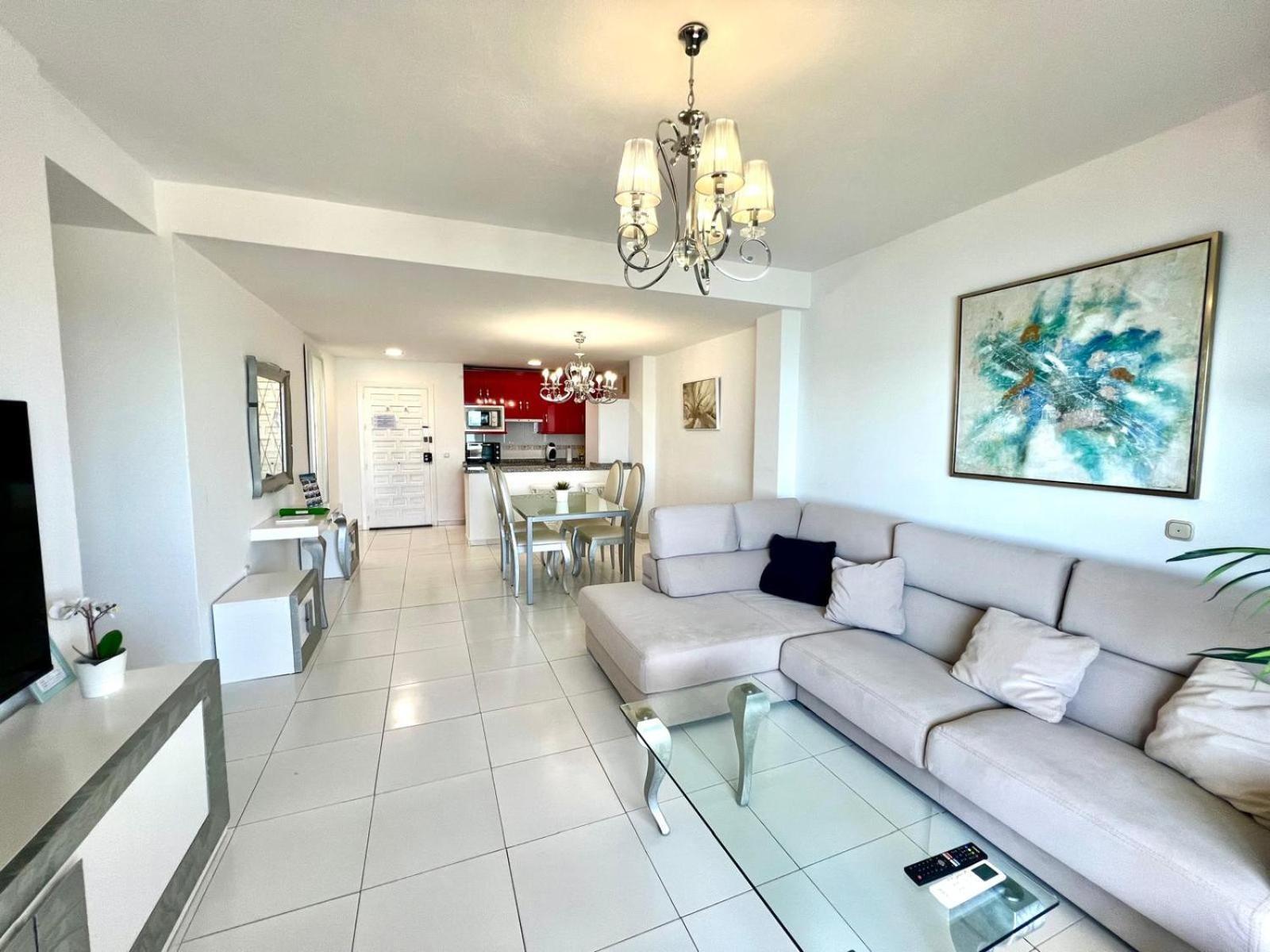 Large Deluxe Front Sea View Benalbeach Apartamento *