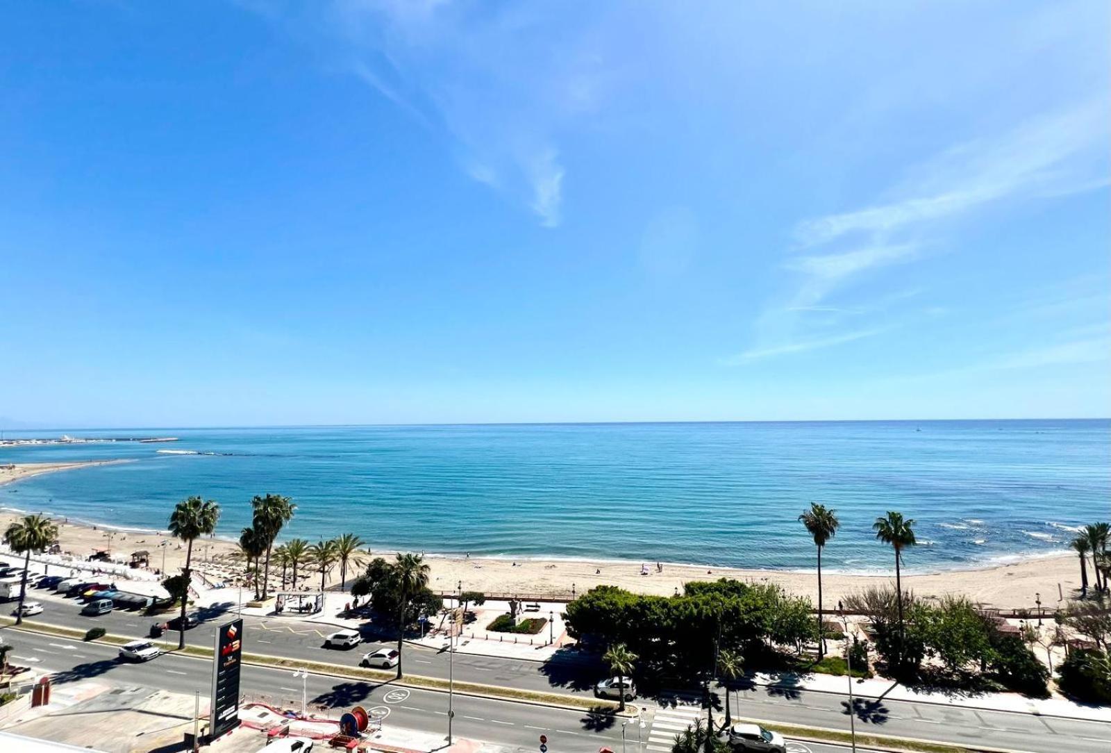 Large Deluxe Front Sea View Benalbeach *