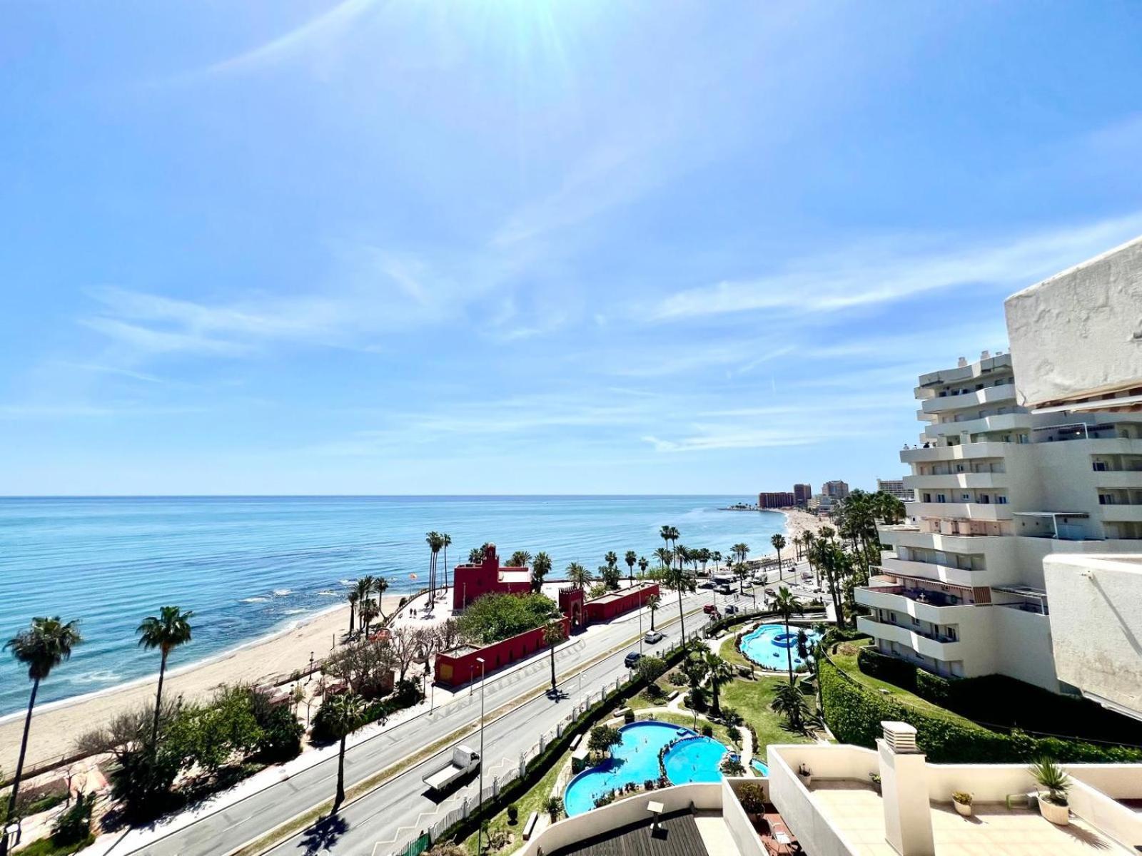 Apartamento Large Deluxe Front Sea View Benalbeach