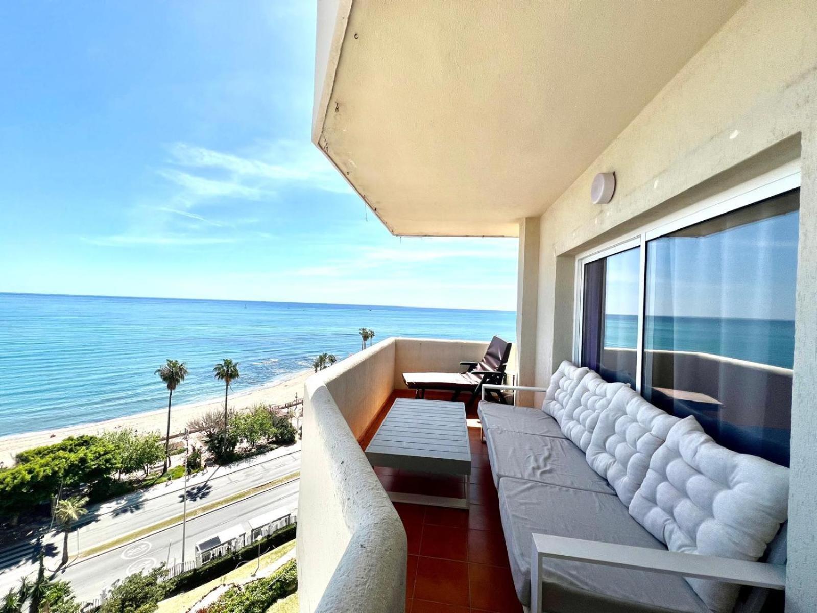Apartamento Large Deluxe Front Sea View Benalbeach