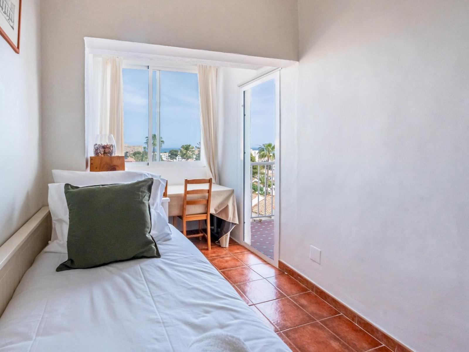 Entire Well Located 3 Bed Seaview Pass The Keys Benalmádena
