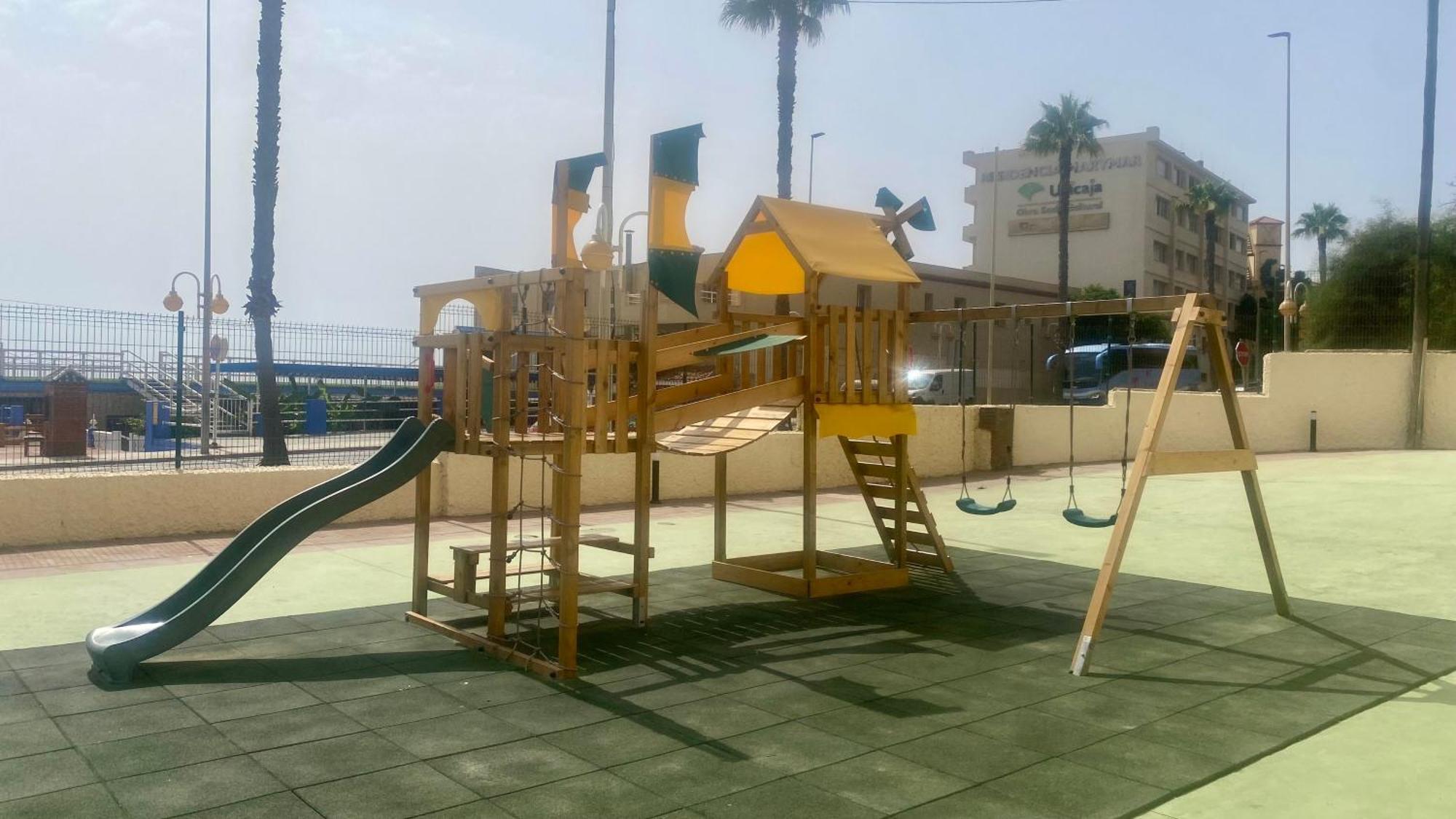 Moderno En Primera Línea De Playa. Benalmádena