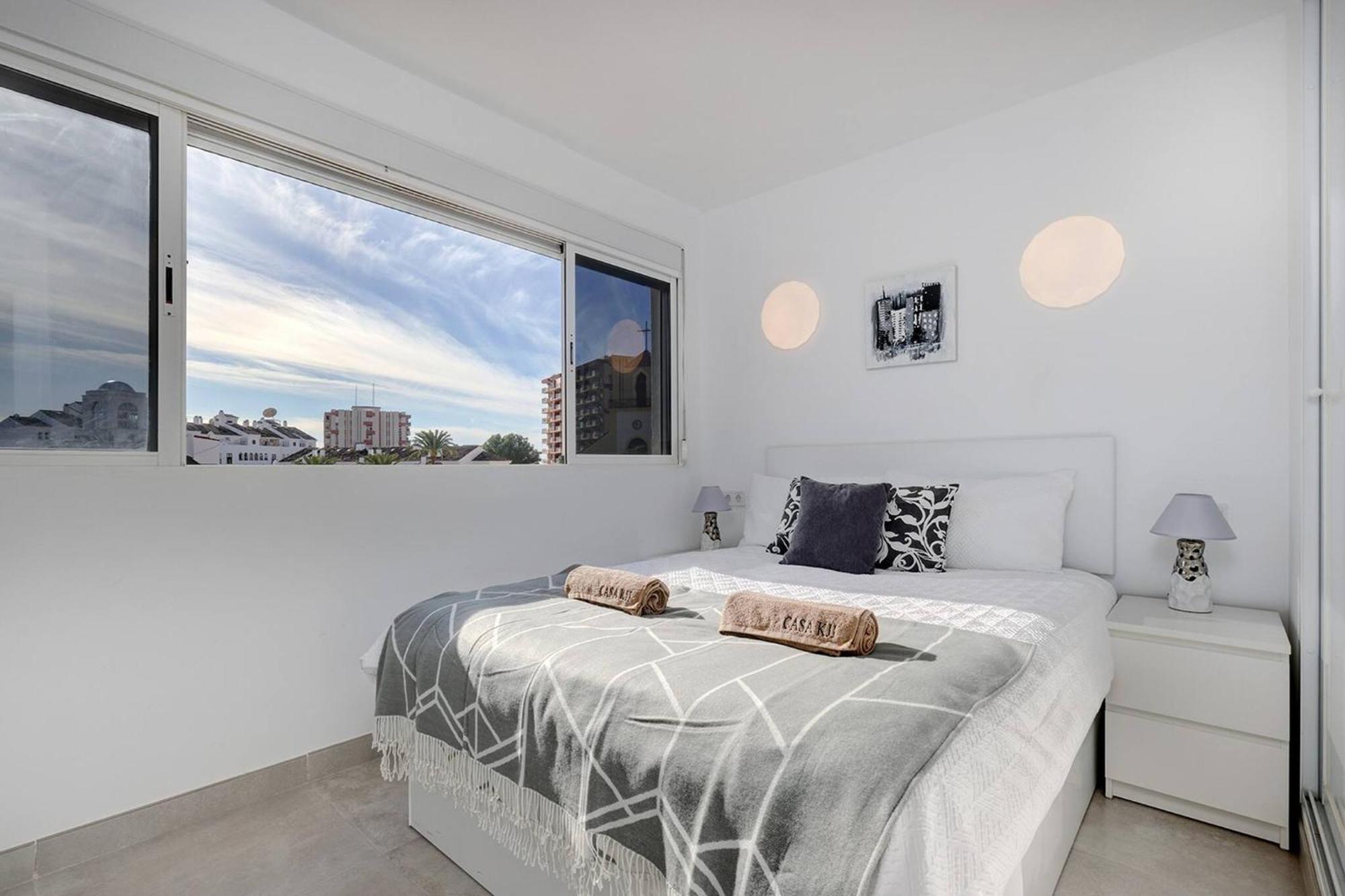 019 Stylish 3 Bed Ibensa Square Apt, Near & Bars *