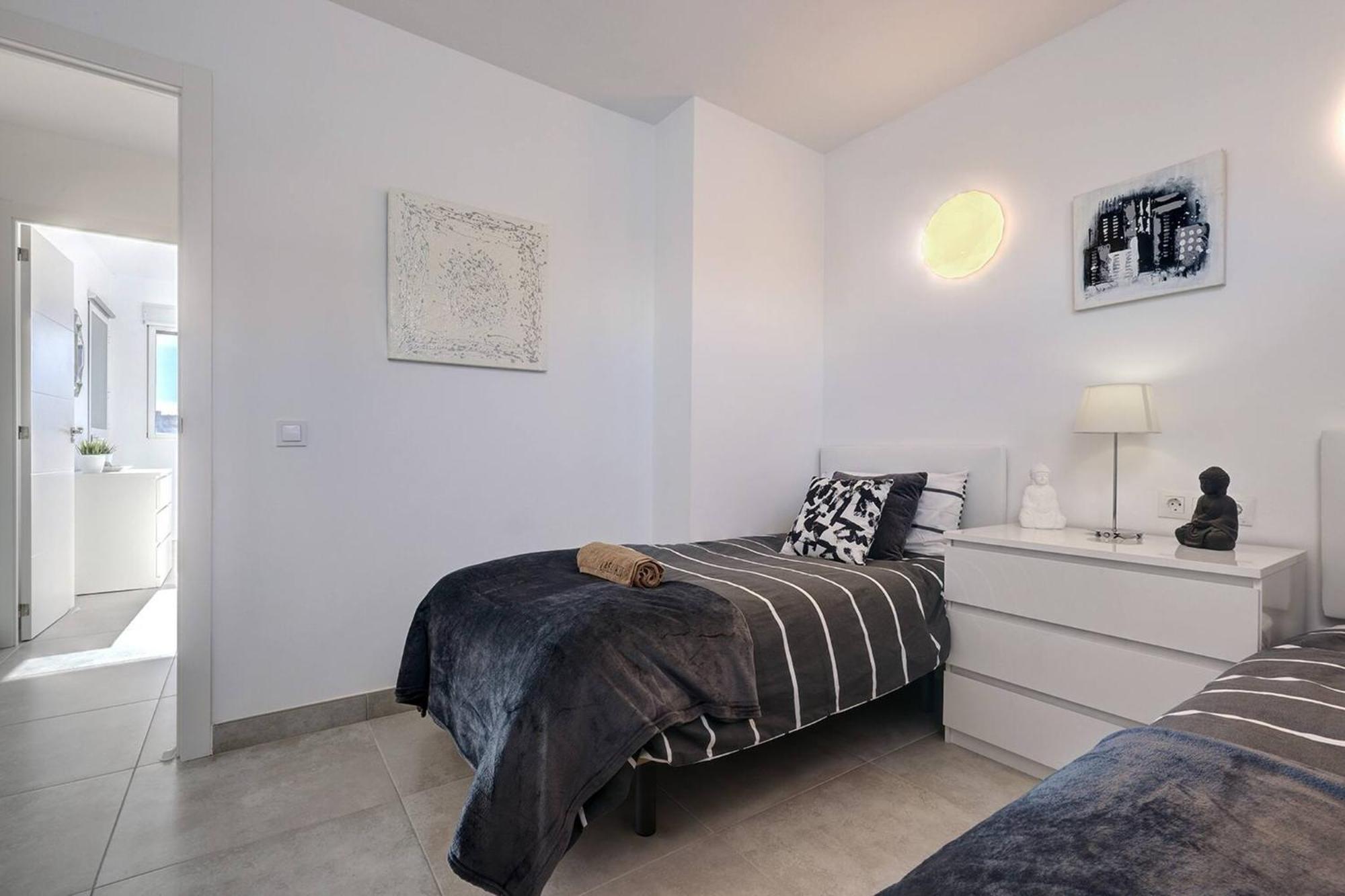 019 Stylish 3 Bed Ibensa Square Apt, Near & Bars Apartment Benalmadena
