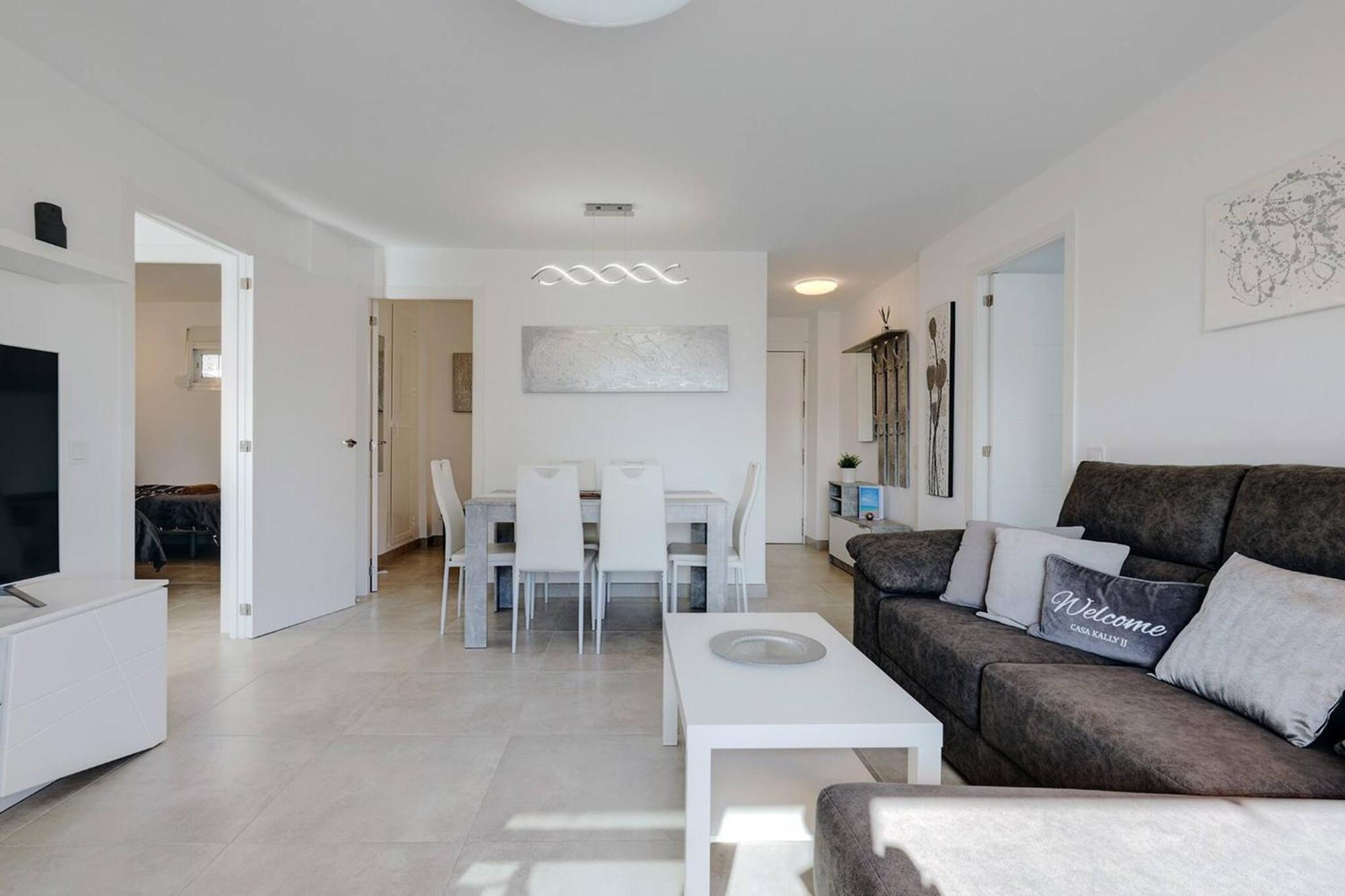 019 Stylish 3 Bed Ibensa Square Apt, Near & Bars