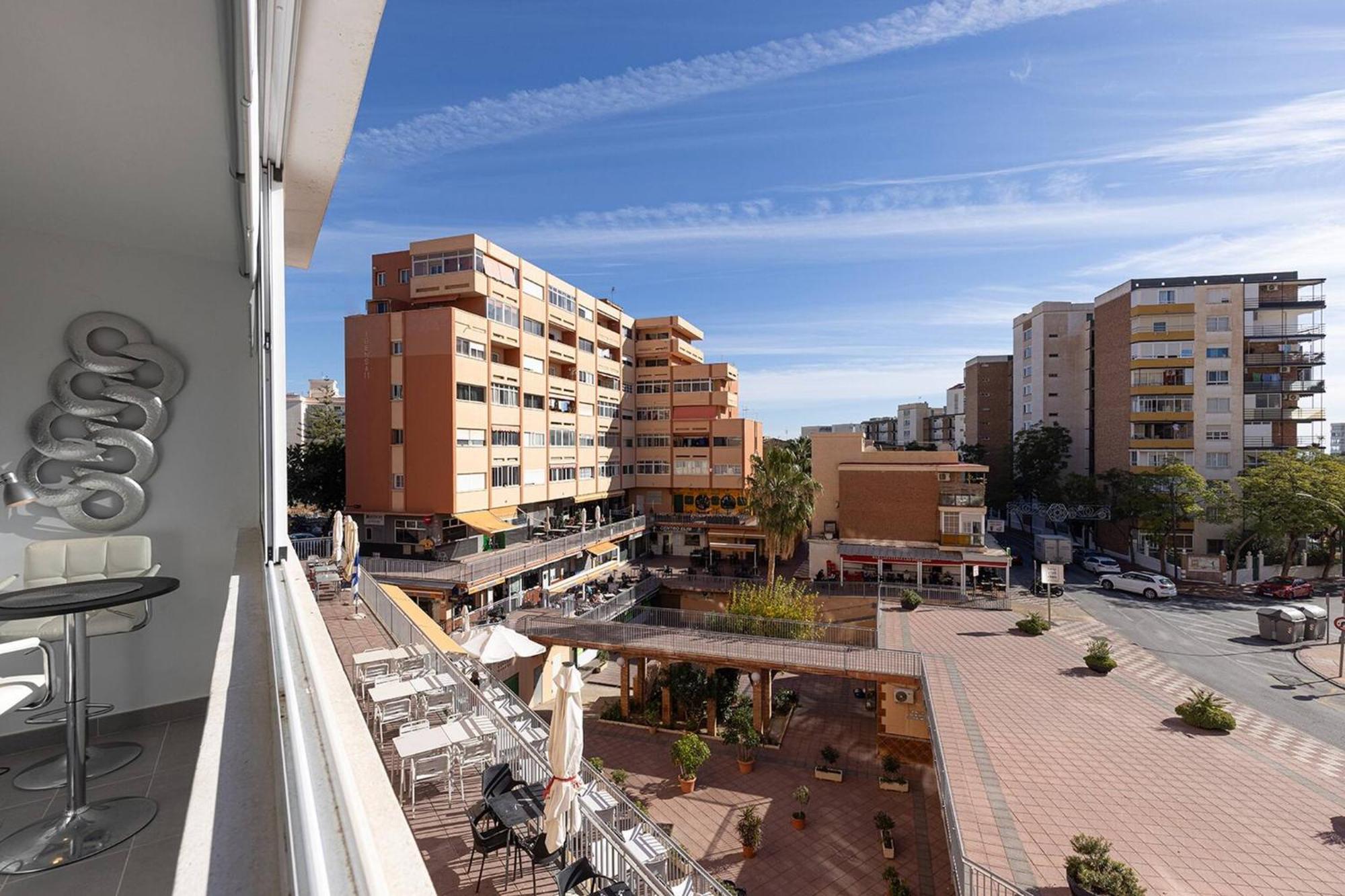 Apartment 019 Stylish 3 Bed Ibensa Square Apt, Near & Bars *
