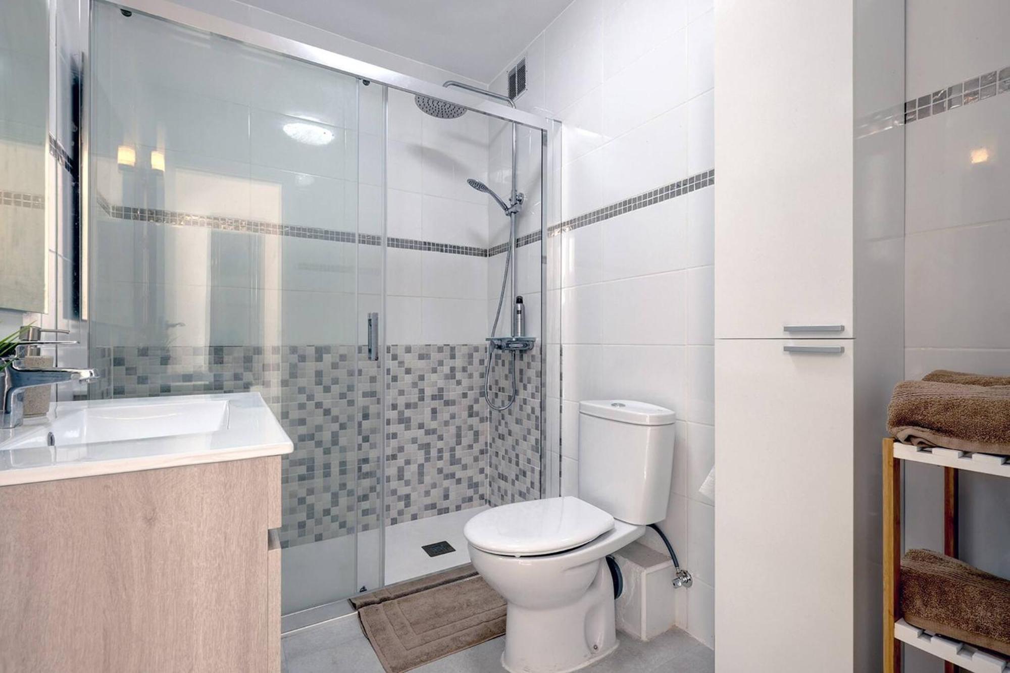 019 Stylish 3 Bed Ibensa Square Apt, Near & Bars Apartment Benalmadena