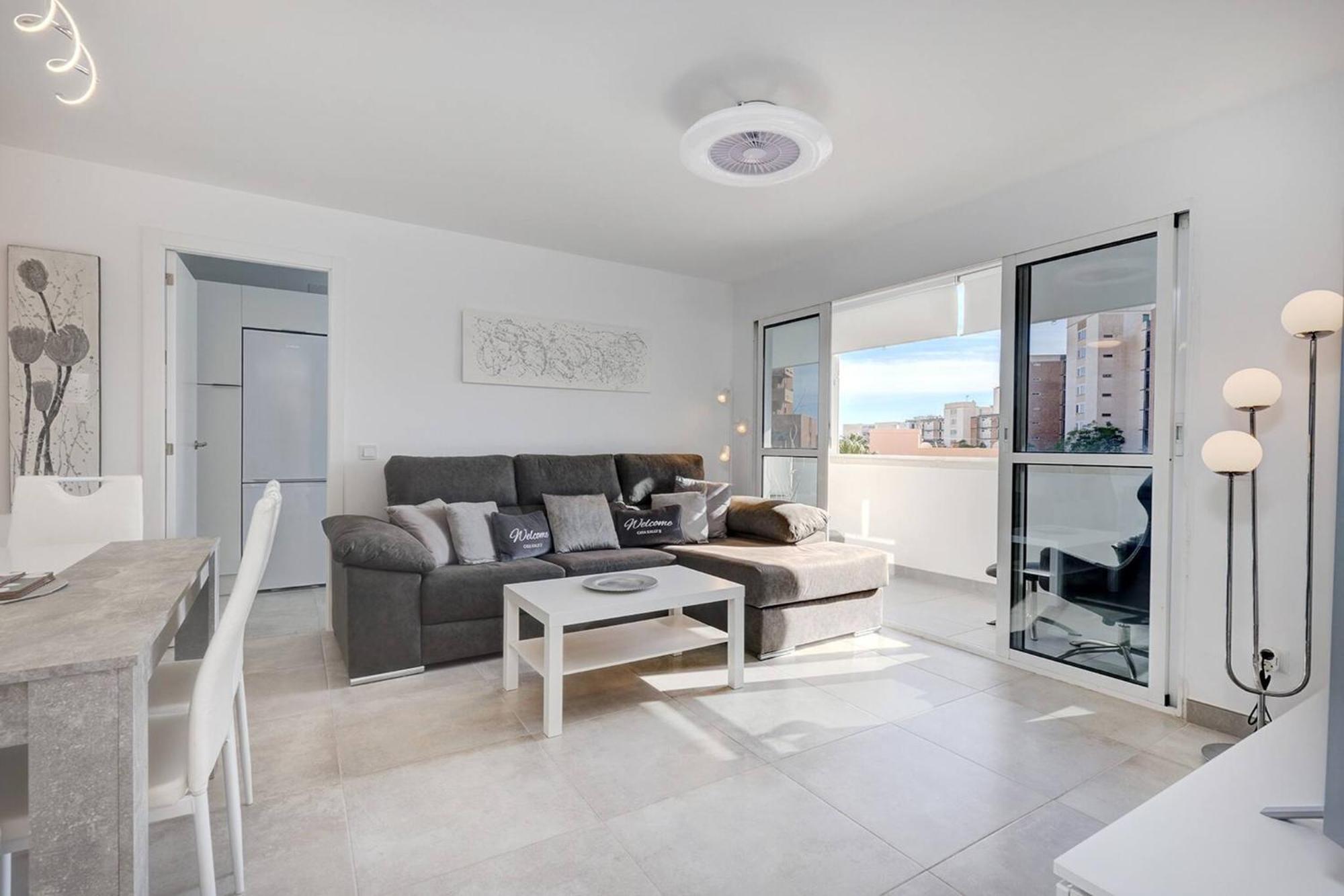 019 Stylish 3 Bed Ibensa Square Apt, Near & Bars * Benalmadena